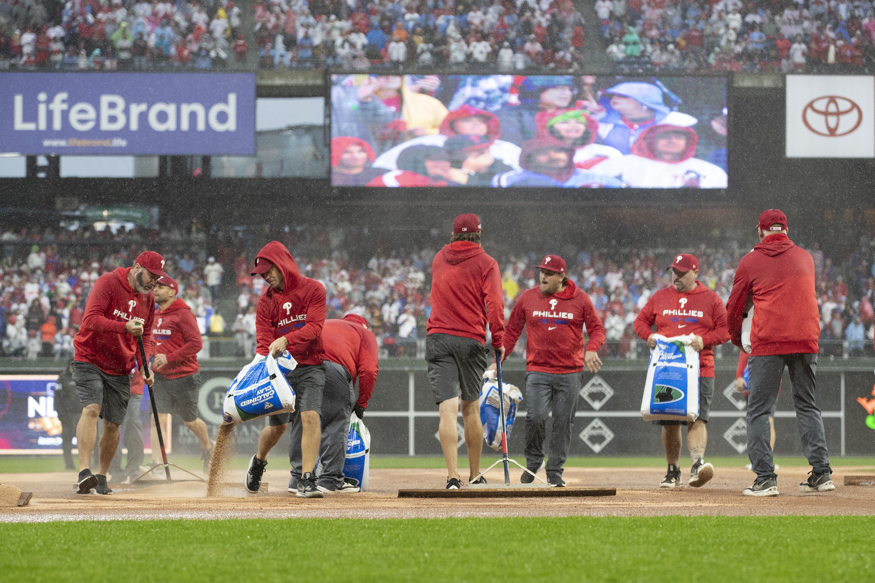 Astros-Phillies Game 3 live updates: Rained out