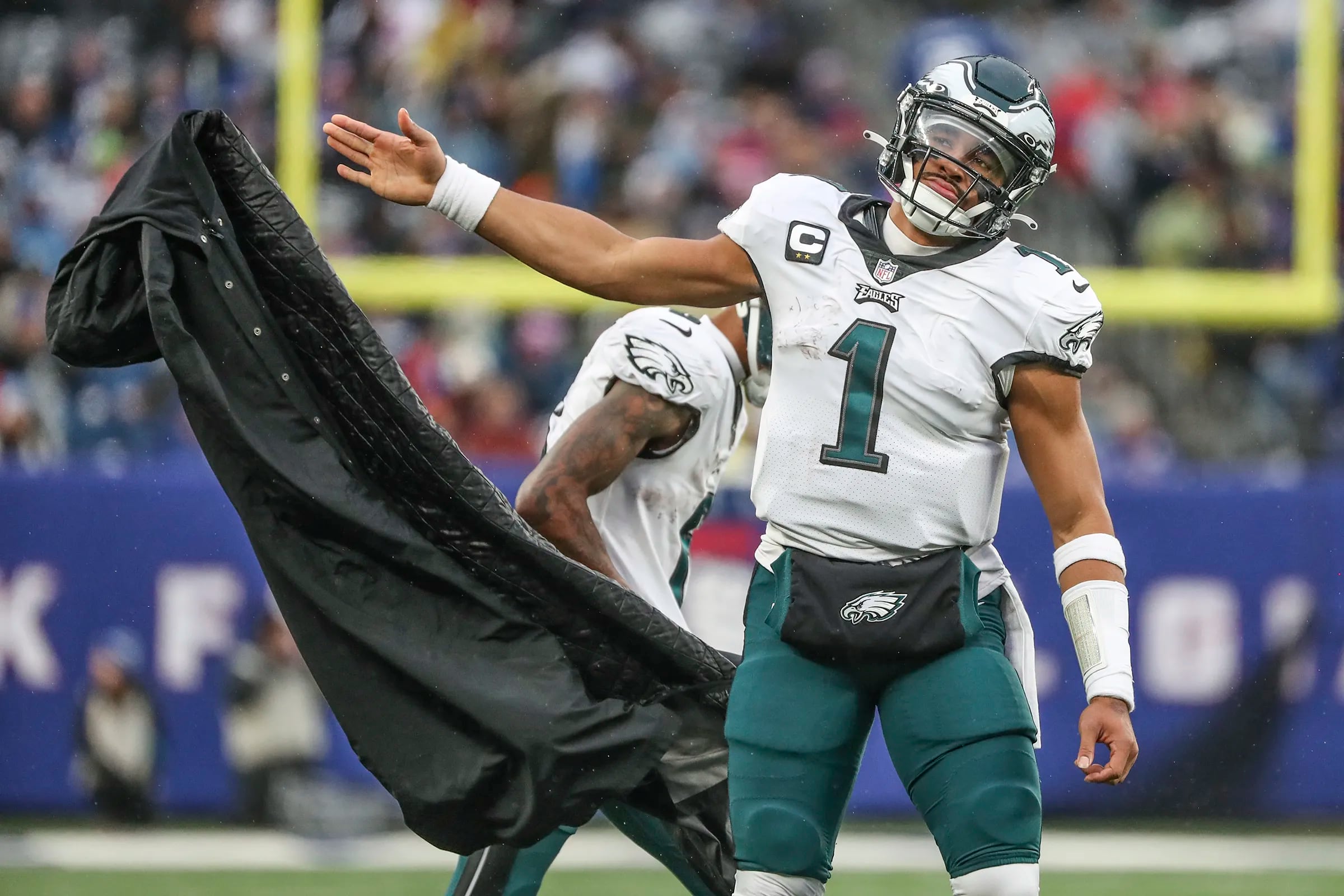 Eagles clinch playoffs with 48-22 win over Giants