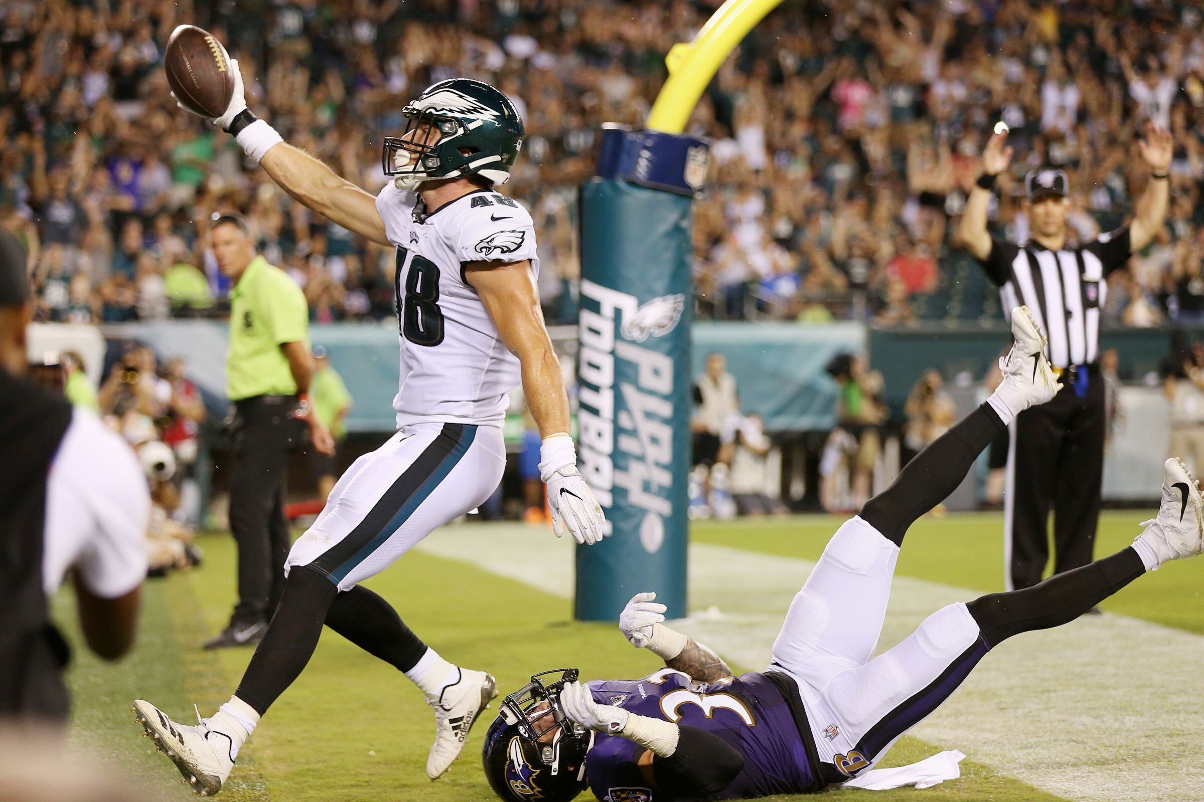 Philadelphia Eagles waive WR Mack Hollins, shuffle practice squad