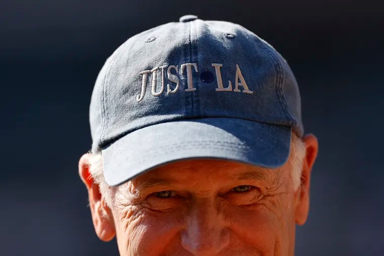 LAD@ARI: Fan wears a creative rally cap in the 9th 