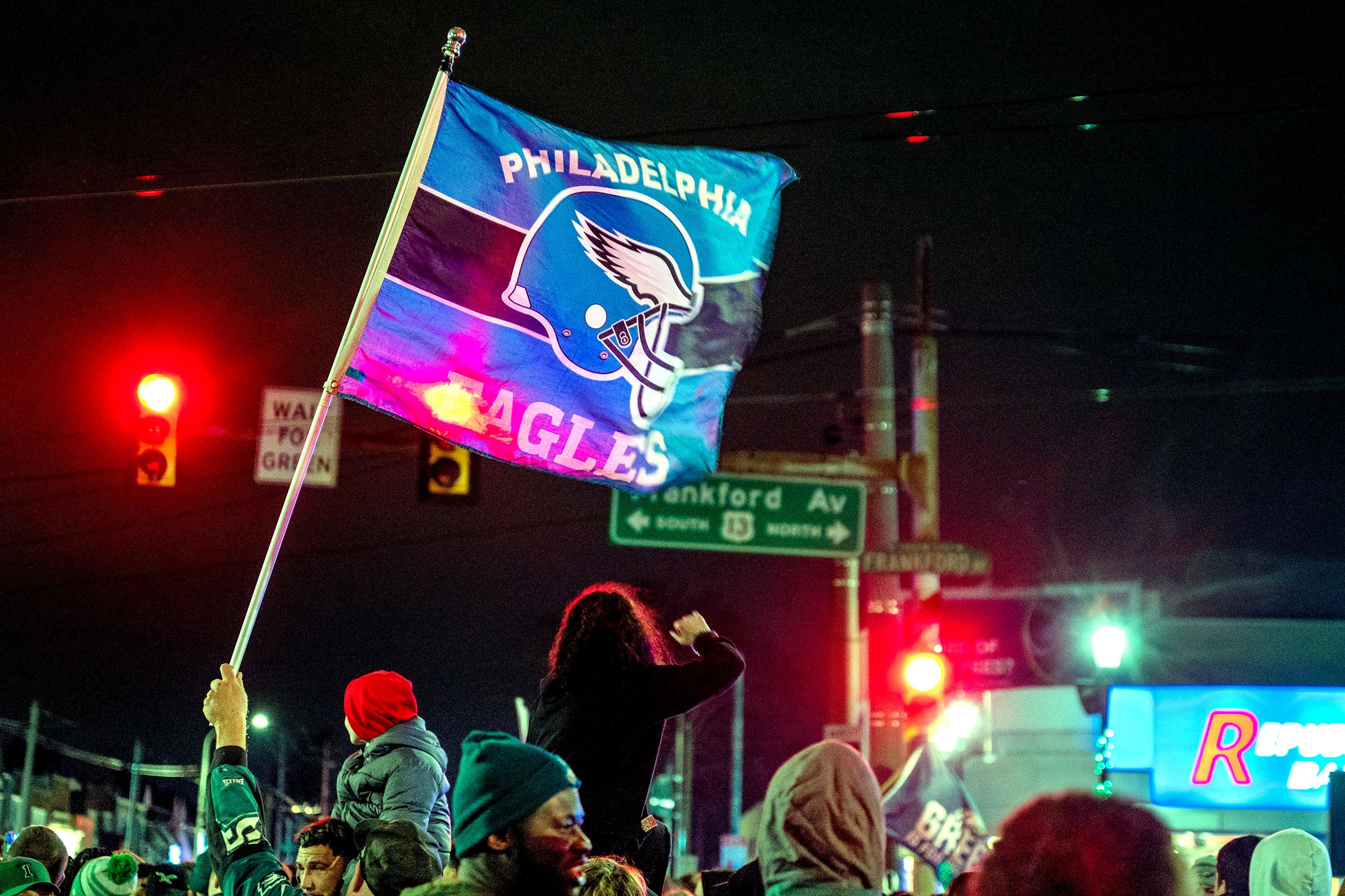 Chiefs offensive linemen troll Eagles during Super Bowl LVII parade