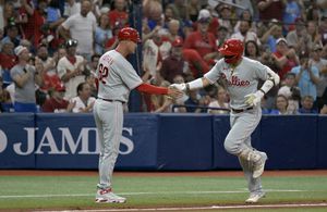 Nunez drives in four to key Phillies' victory