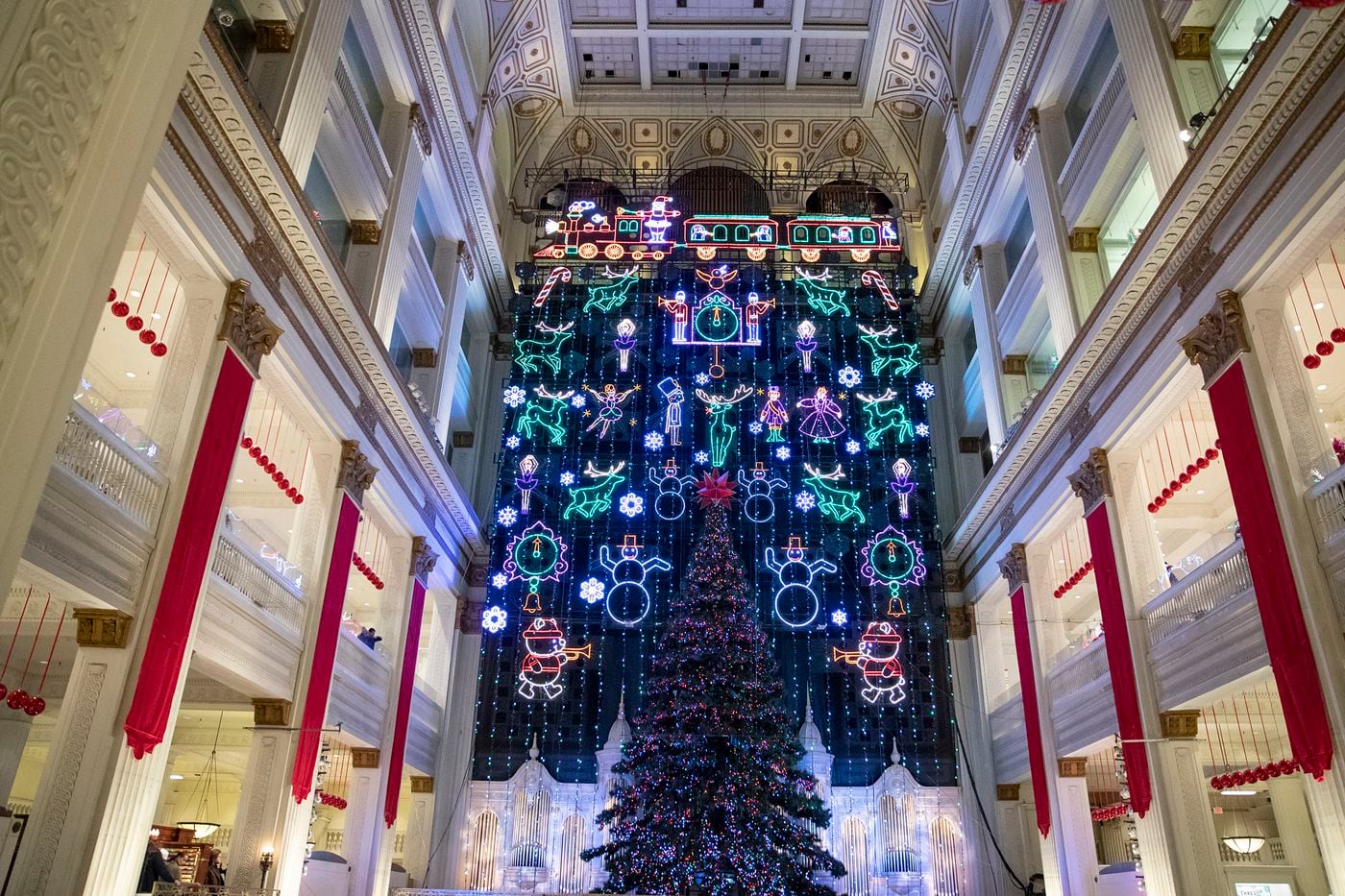 Macy’s Christmas Light Show in Philadelphia Behind the scenes