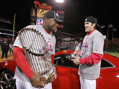 Phillies fans pose with 2022 NLCS trophy in Clearwater