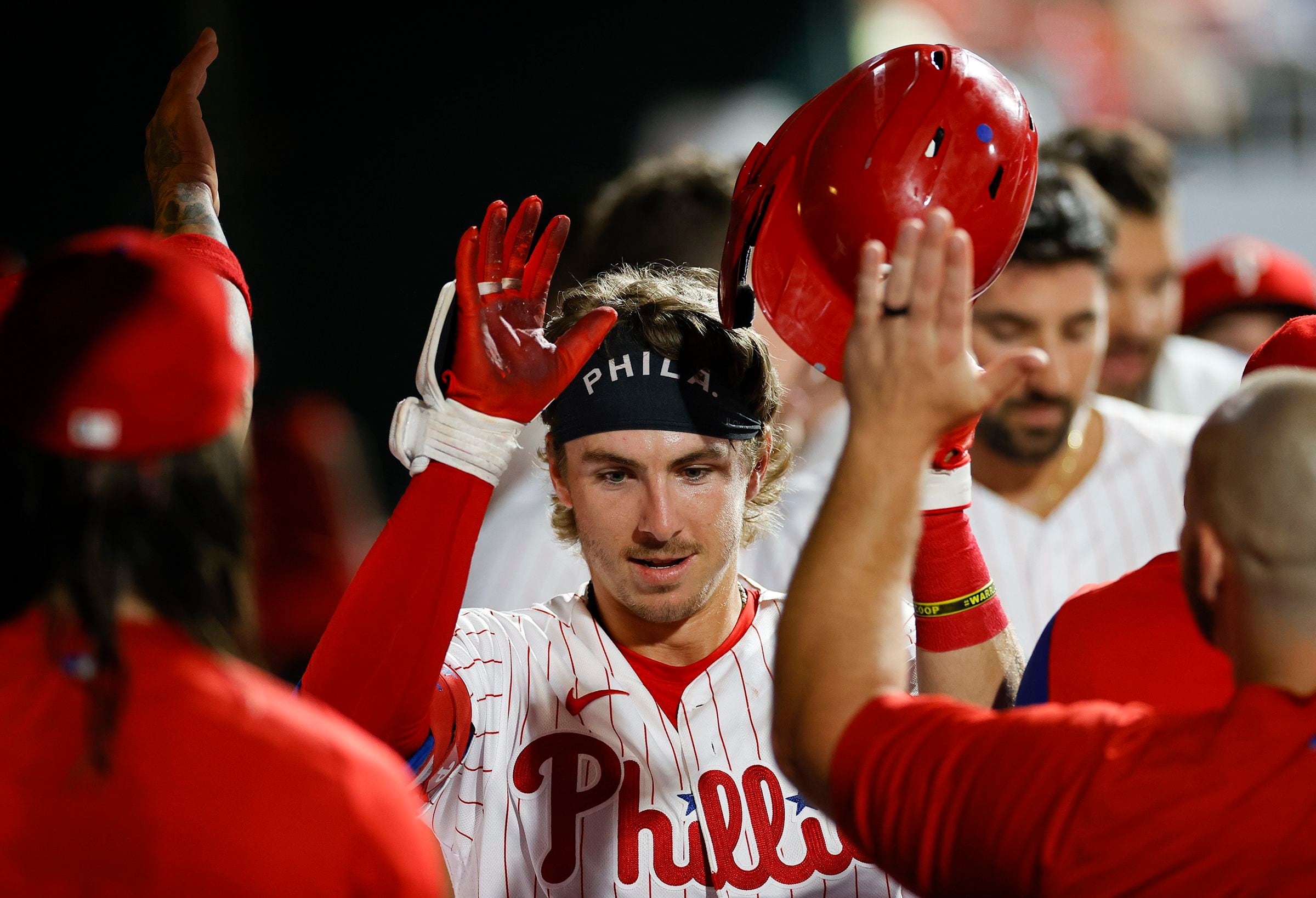 Syndergaard strong for 7 innings, Phillies beat Reds 4-1
