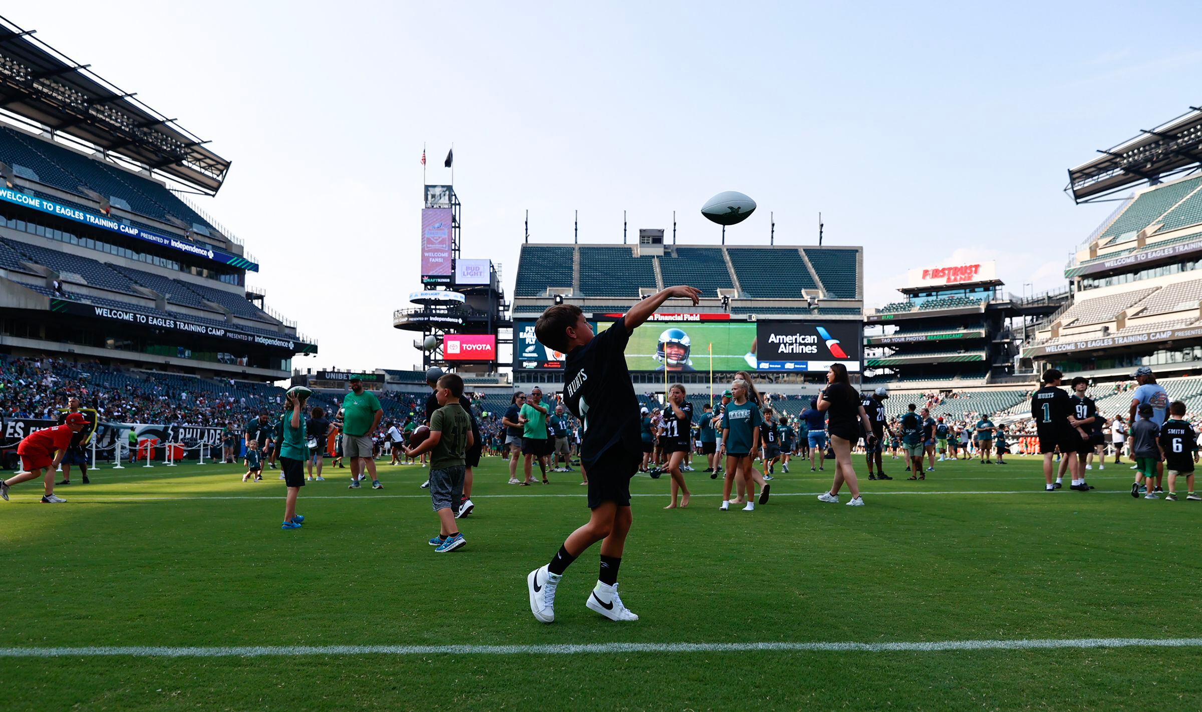 Eagles open practice: A.J. Brown vs. Josh Jobe, Marcus Mariota runs, Moro  Ojomo hurt