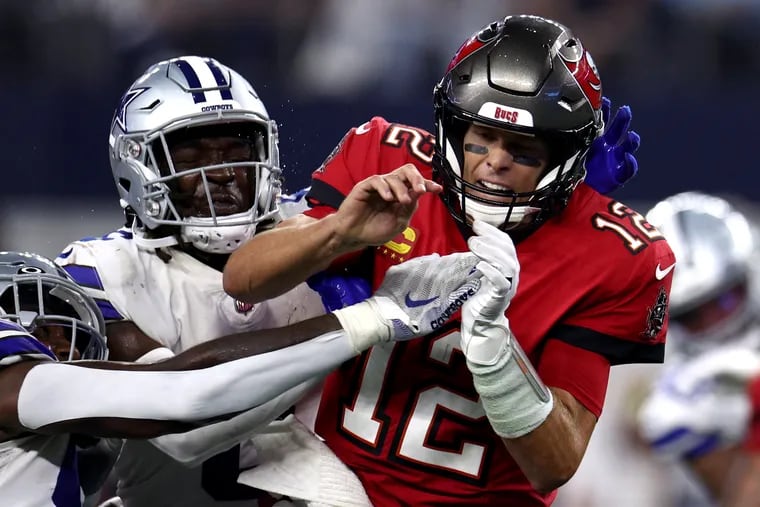 Tampa Bay Buccaneers quarterback Tom Brady (right) led his team to a 19-3 victory over the Cowboys in Dallas back in Week 1. Will we see another defensive battle when the teams meet in Tampa on Monday night in an NFC wild card game? (Photo by Tom Pennington/Getty Images)