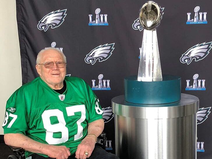 Dick Lucas, starter on Eagles' 1960 championship team, dies at 86