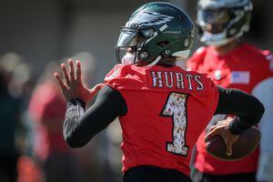 Eagles host military members during Sunday's training camp session.