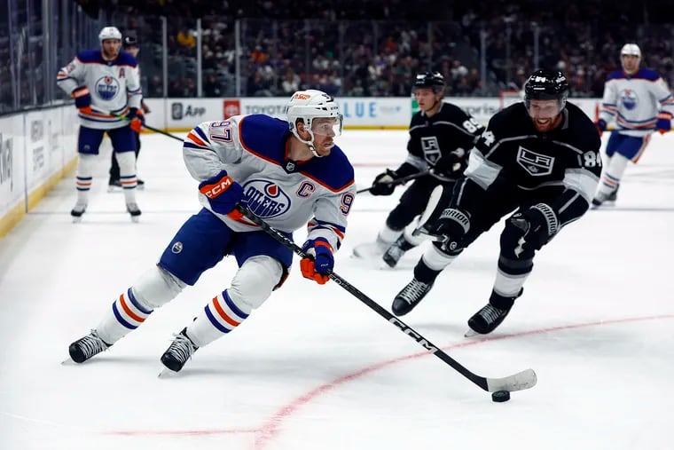 Connor McDavid (left) and the Edmonton Oilers will face the Los Angeles Kings in the first round of the Stanley Cup playoffs for the second straight year. McDavid and the Oilers ended the regular season on a 14-0-1 run, winning their last nine in a row. (Photo by Ronald Martinez/Getty Images)