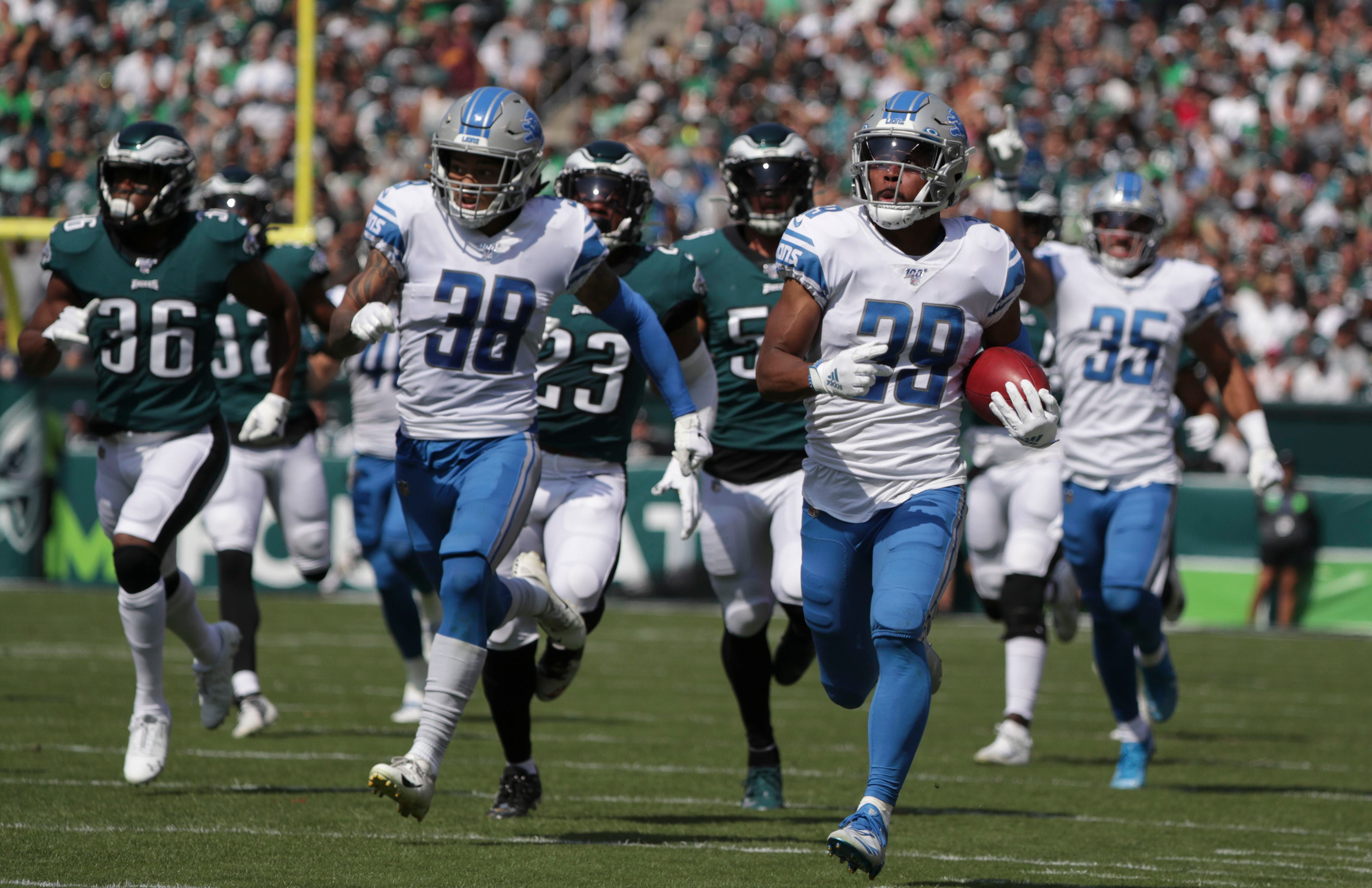 Stafford, Agnew Lead Lions Over Eagles 27-24