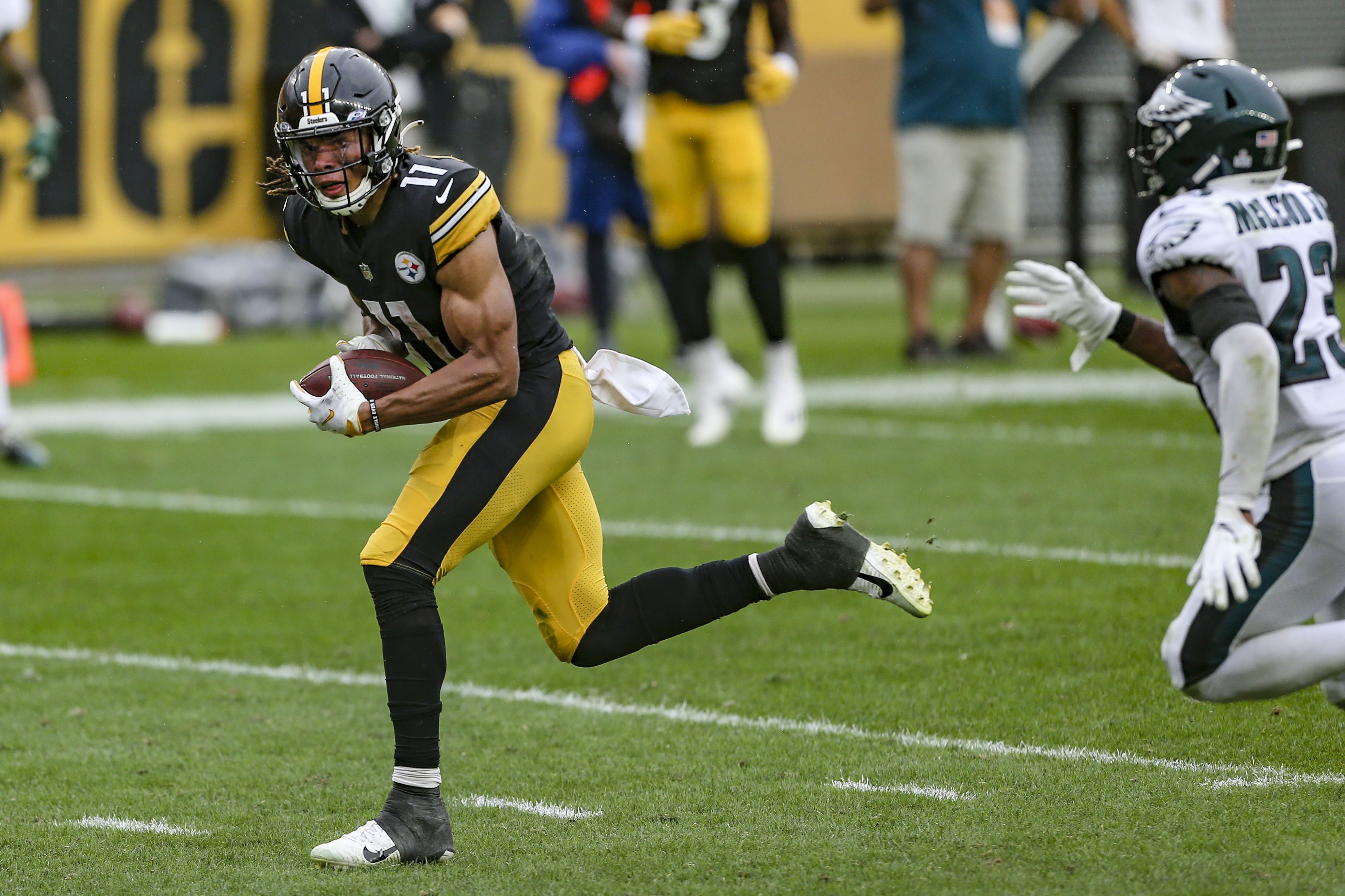 PHILADELPHIA, PA - OCTOBER 30: Pittsburgh Steelers wide receiver Chase  Claypool (11) during the game between the Pittsburgh Steelers and  Philadelphia Eagles on Sunday, October 30, 2022 at Lincoln Financial Field  in