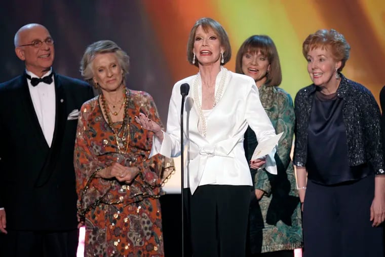 Cloris Leachman, second from left, in a 2007 reunion of the cast of "The Mary Tyler Moore Show."