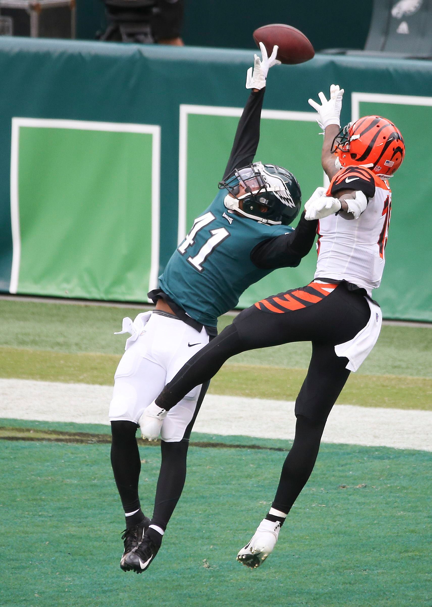 Bengals trail the Eagles 13-10 at halftime