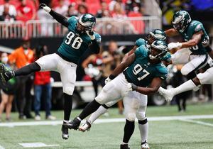 Hurts 3 TD passes, Smith scores, Eagles rout Falcons 32-6 - 6abc