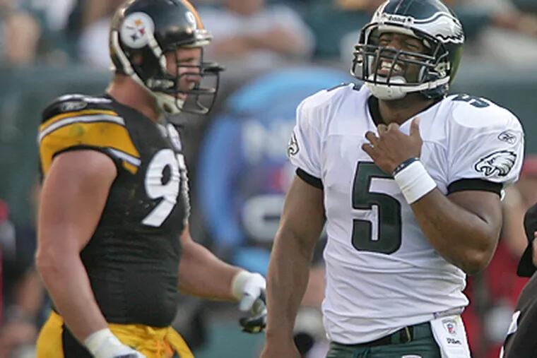 Eagles quarterback Donovan McNabb suffered a chest injury during Sunday's 15-6 win against the Steelers. (Ron Cortes / Inquirer).