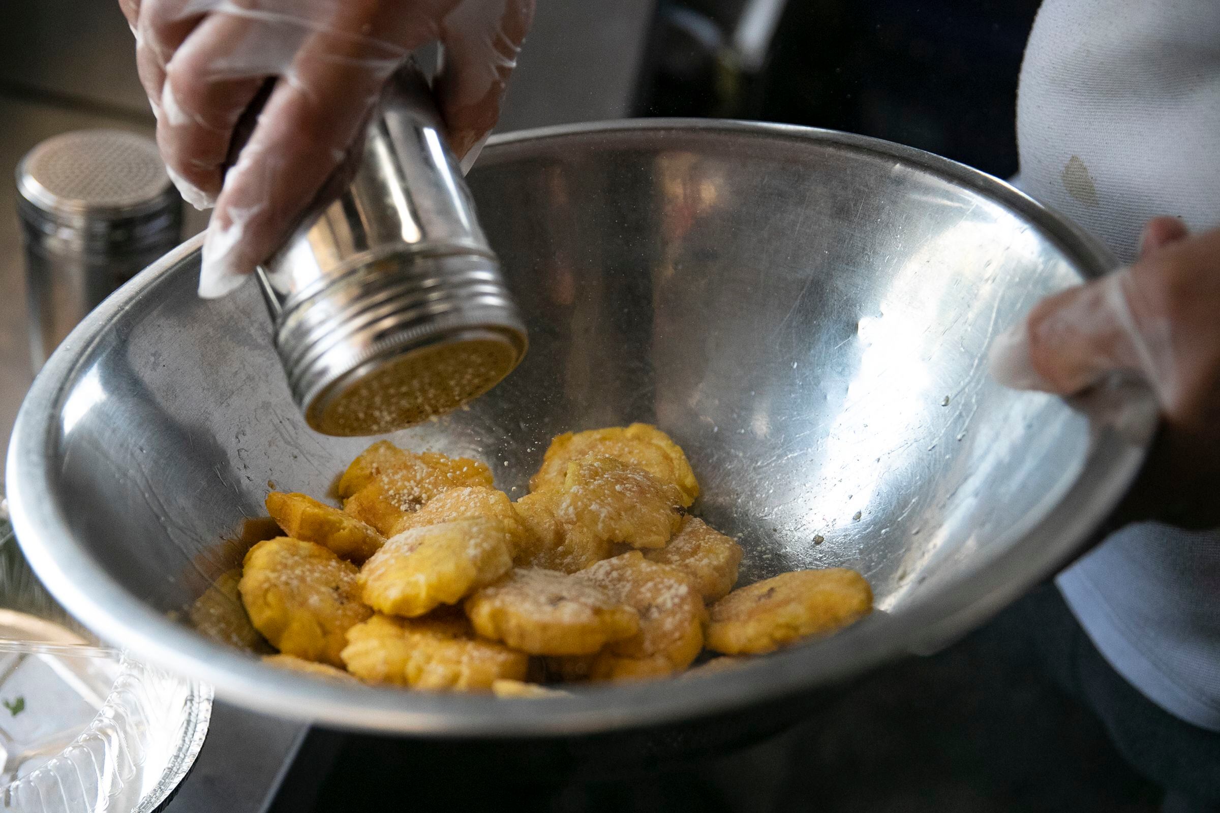 En Filadelfia, los servicios de comida para llevar se preparan en casa con  sentido de comunidad y cultura