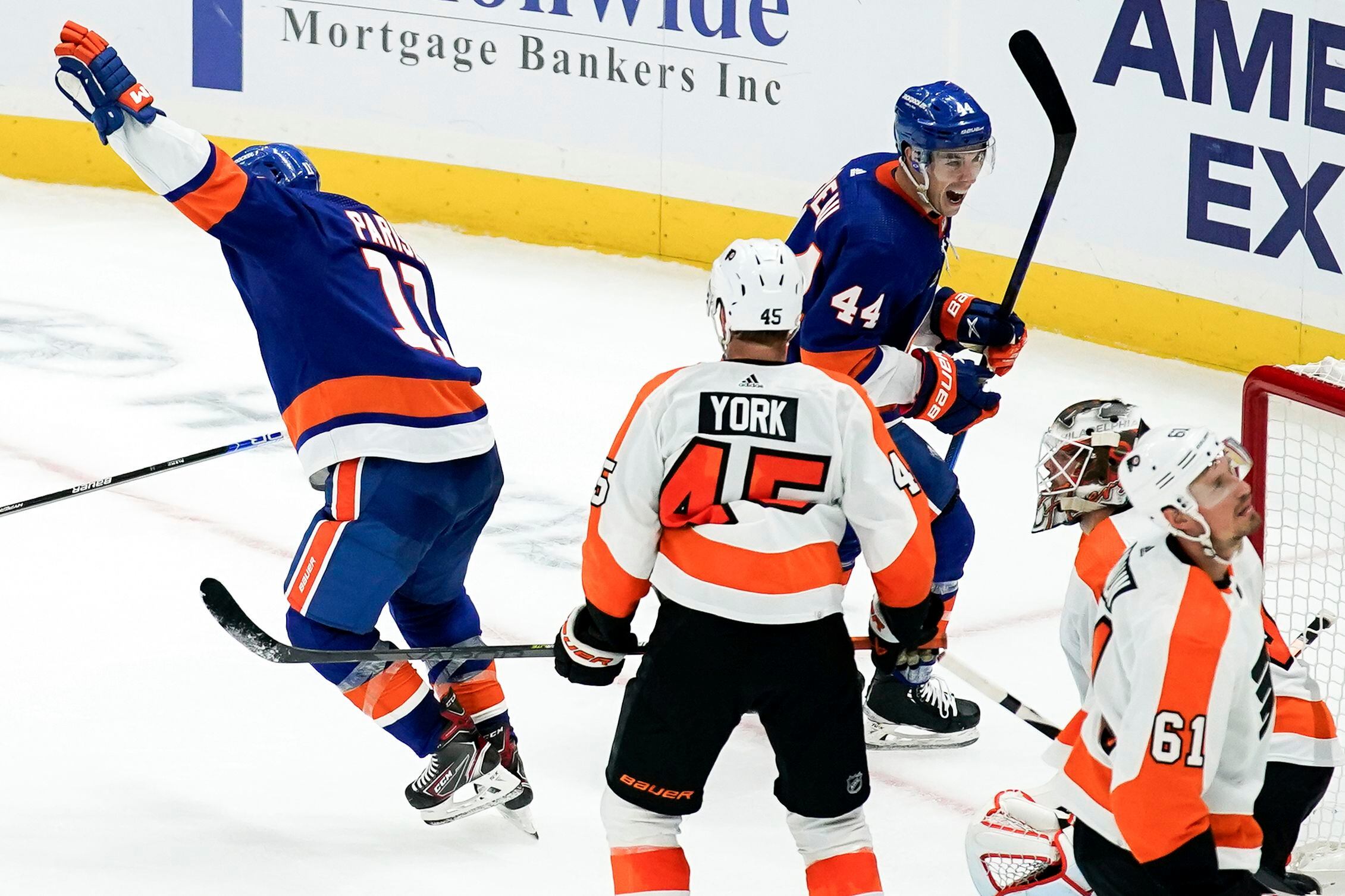 A Smoother Home Game, for the Ice and the Islanders - The New York Times