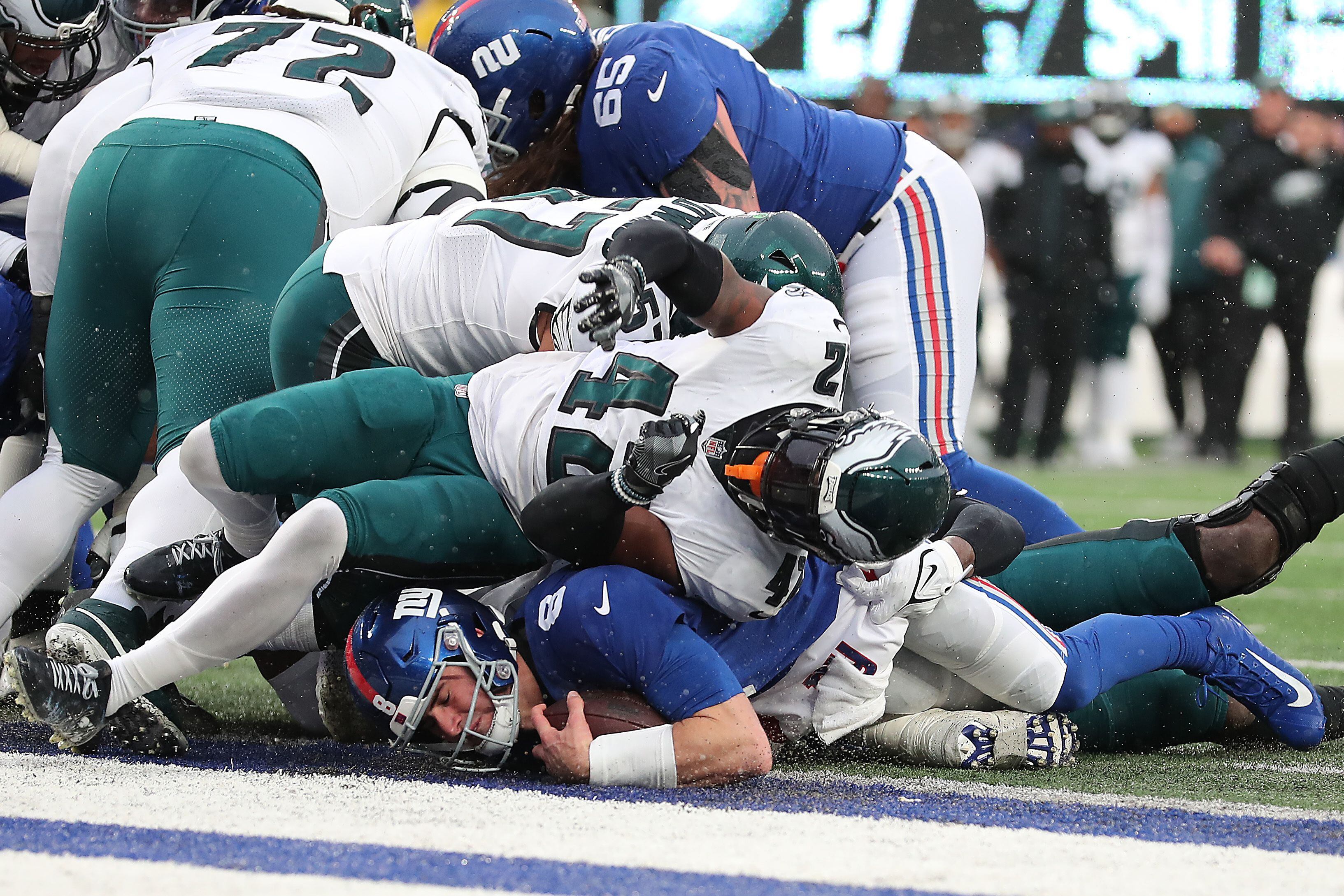 Photos from the Eagles' NFL Week 14 game against the Giants