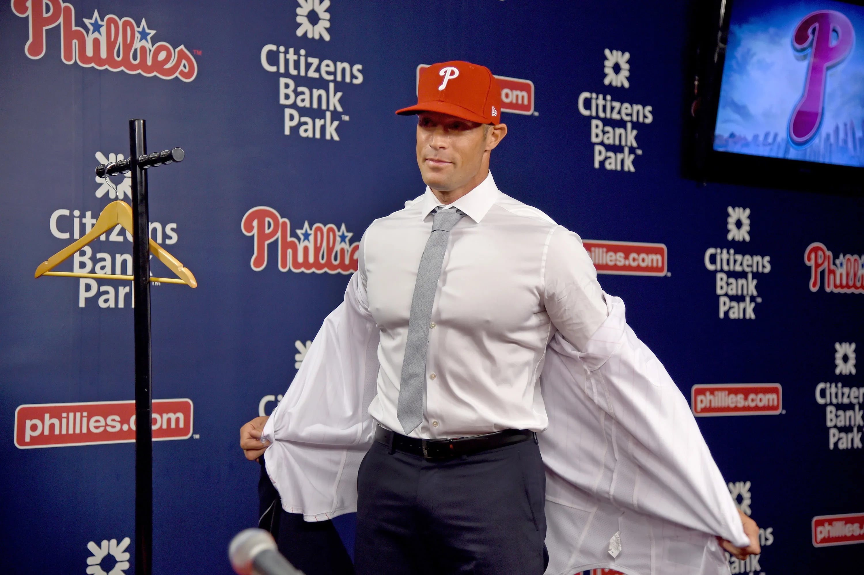 MLB Roundup 10/31: Gabe Kapler hired in Philadelphia - Over the Monster