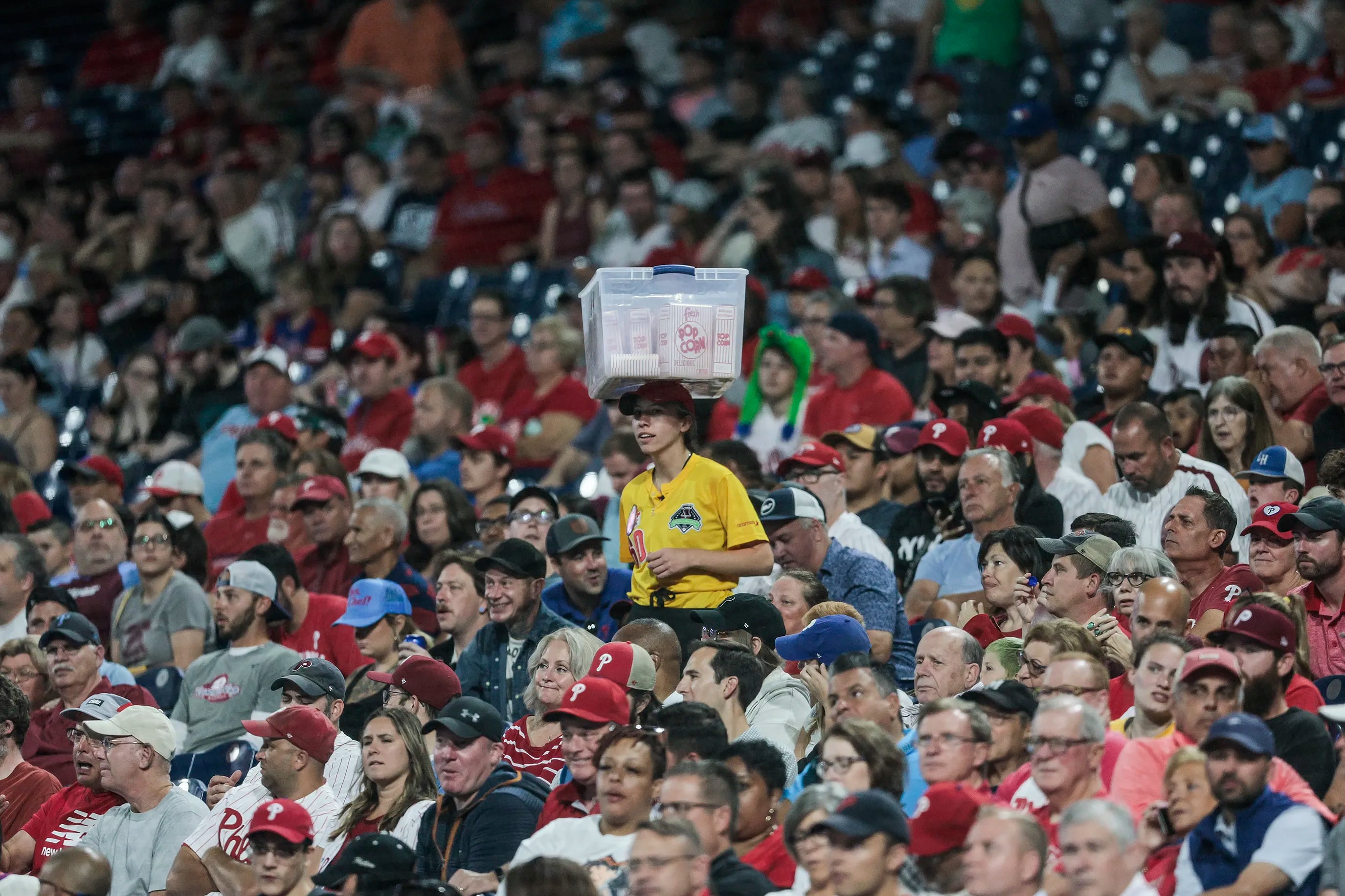 Popcorn vendor turns Phillies games into a balancing act