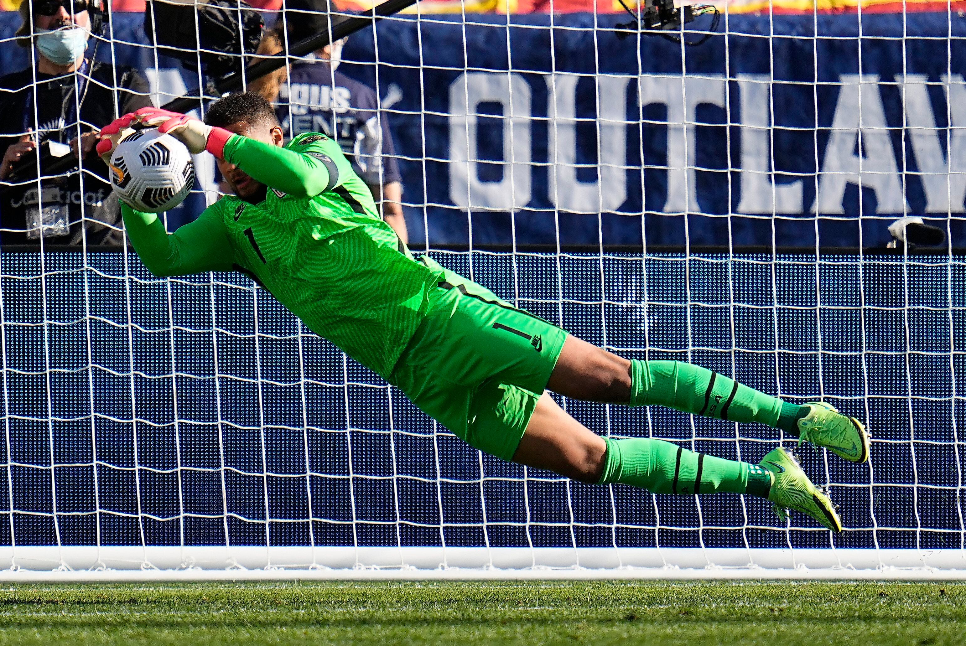 Christian Pulisic returns with goal as USA secure crucial win over