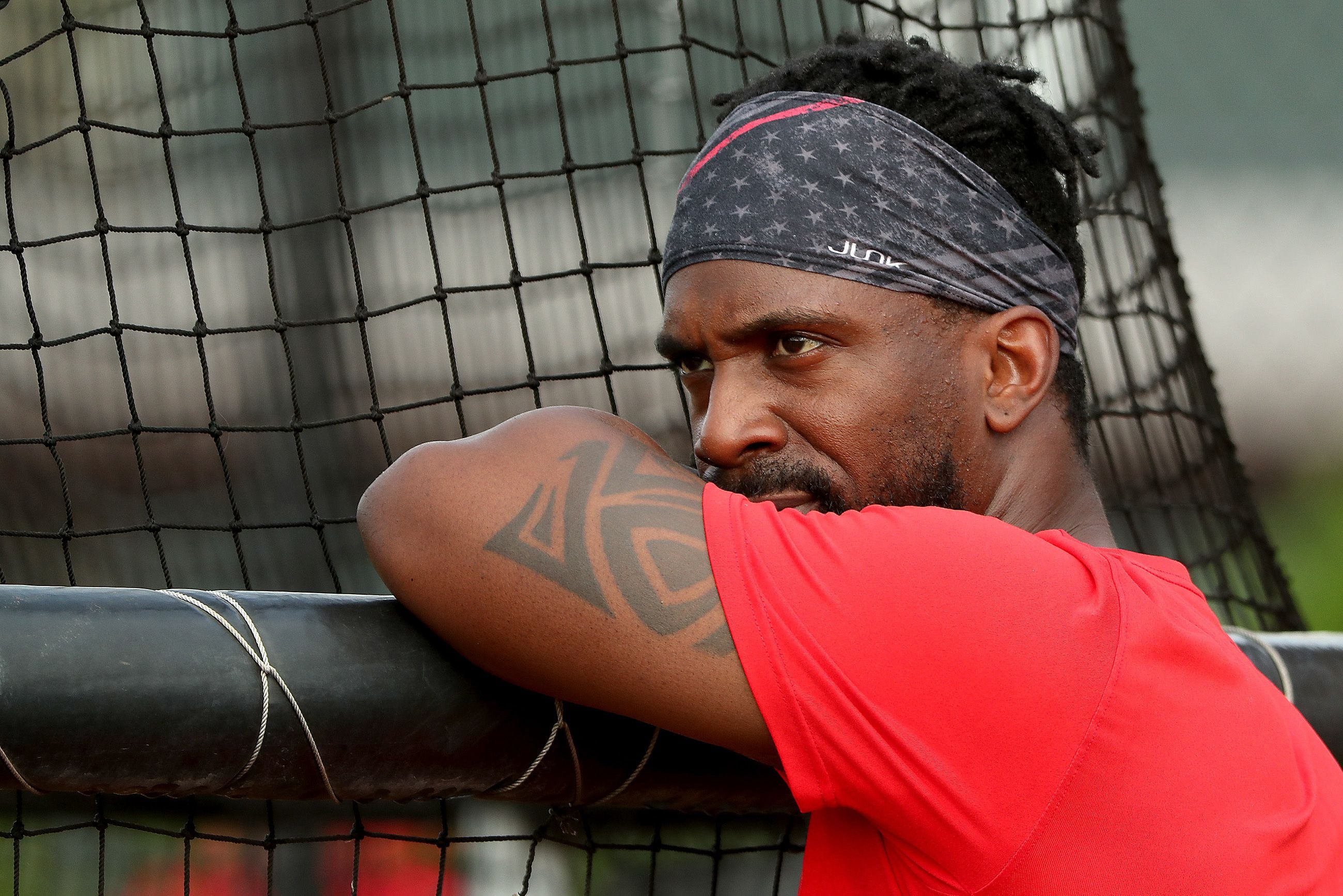 Phillies OF Andrew McCutchen injures knee in rundown, will undergo MRI  Tuesday