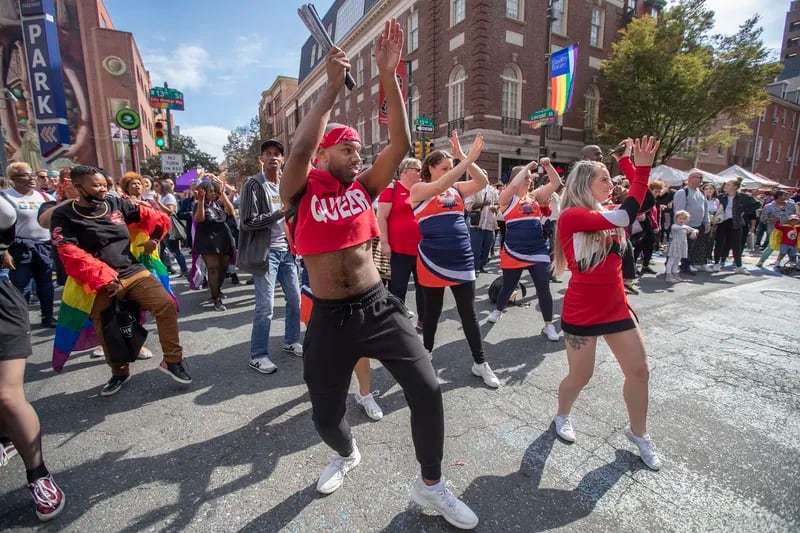 As Philly celebrates OutFest, crowd wonders Who repainted rainbow