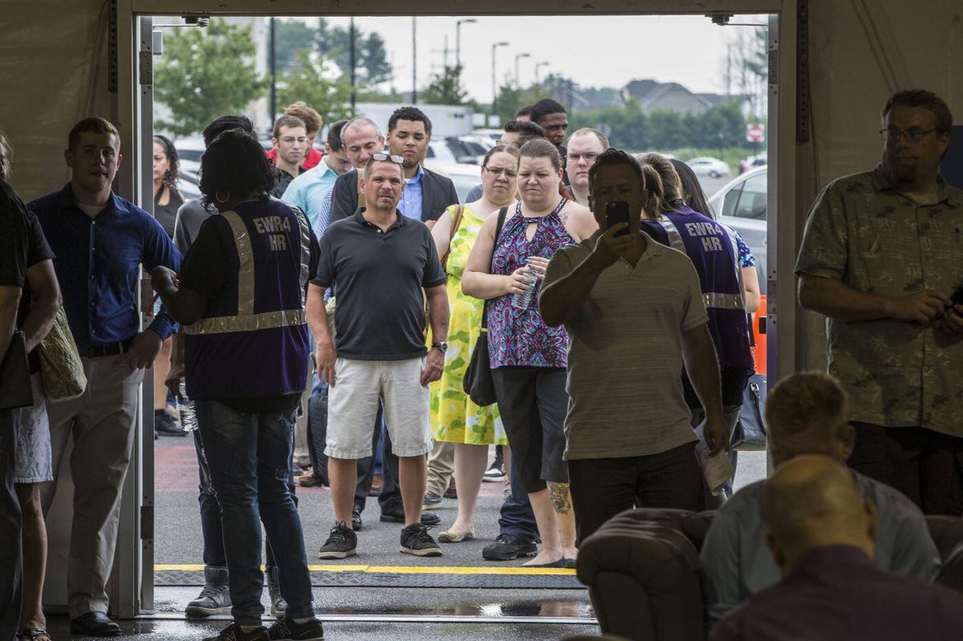 Thousands Descend On Robbinsville N J For 50 000 Amazon Jobs