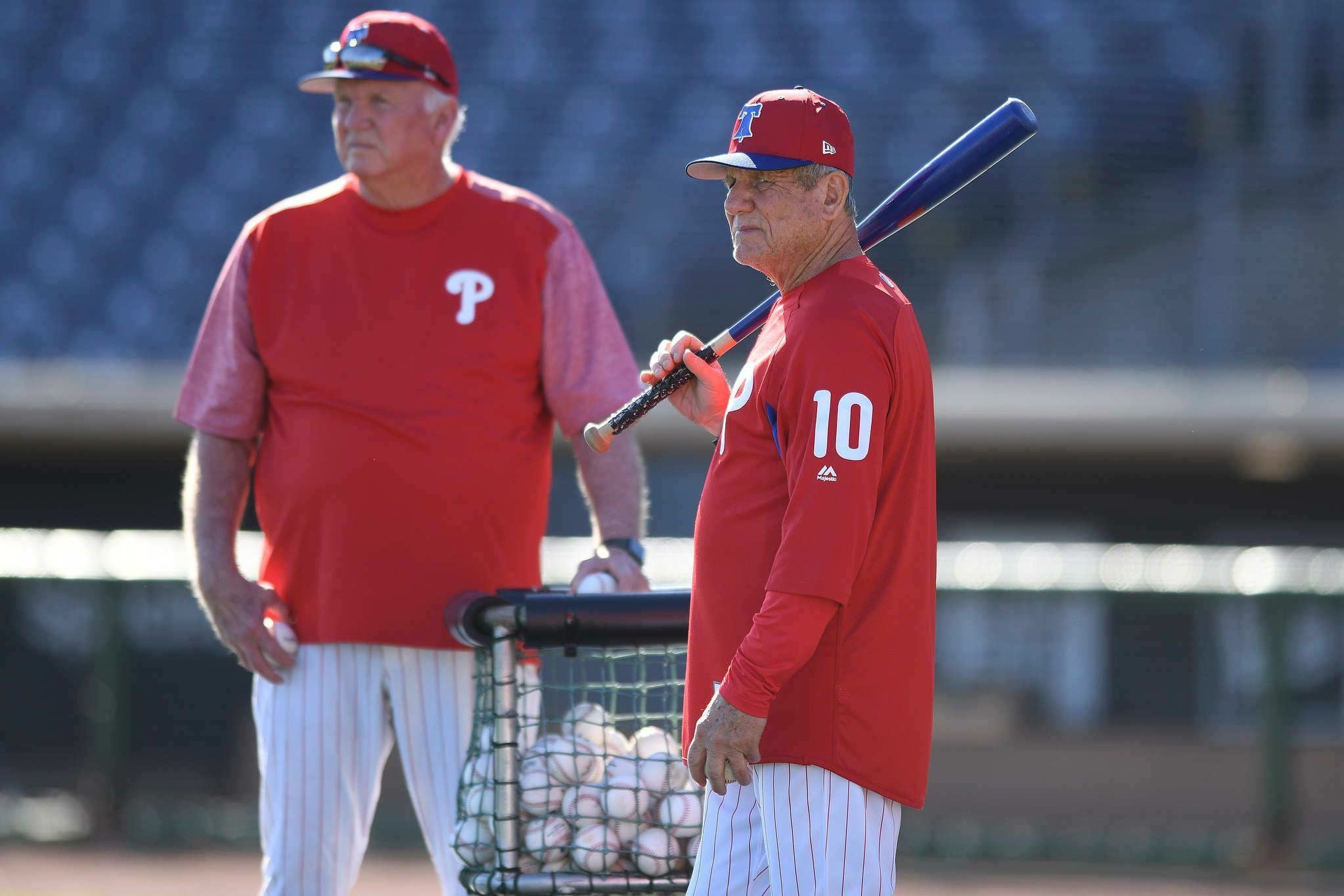 Phillies' Charlie Manuel, Larry Bowa coach Warwick Little League