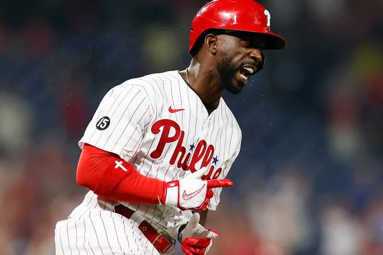 Former Giant Andrew McCutchen signs three-year deal with Phillies