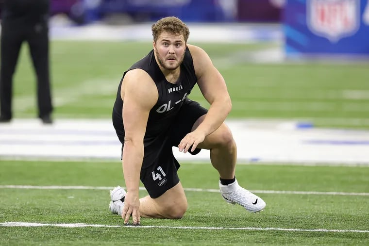 INDIANAPOLIS, INDIANA - MARCH 05: Peter Skoronski of Northwestern participates in a drill during the NFL Combine at Lucas Oil Stadium on March 05, 2023 in Indianapolis, Indiana. (Photo by Stacy Revere/Getty Images)
