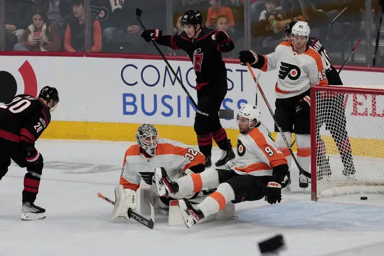 Flyers dig another hole vs. Bruins