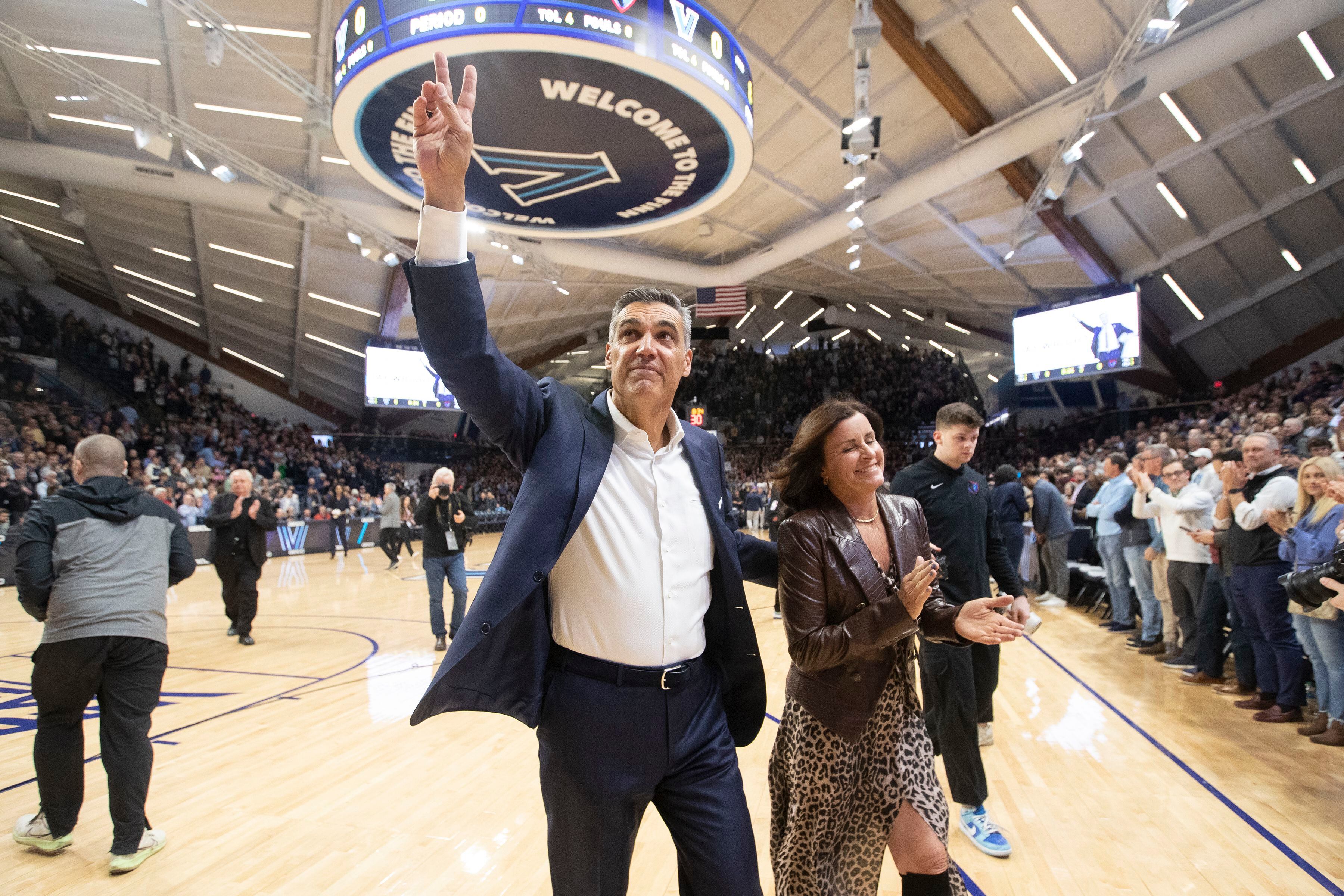 Villanova basketball hot sale retired numbers