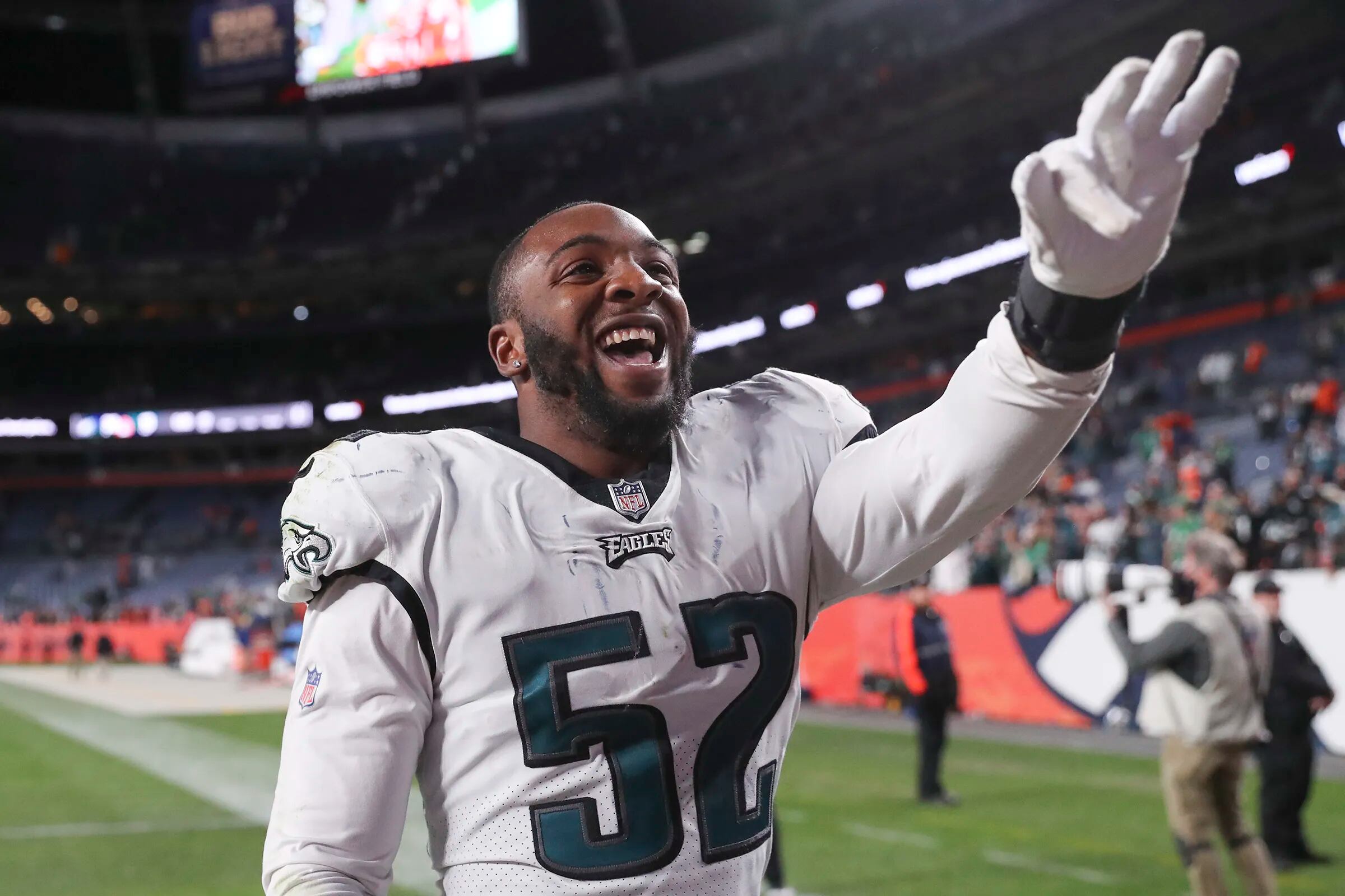 Eagles waive former third-round pick Davion Taylor; Anthony Harris