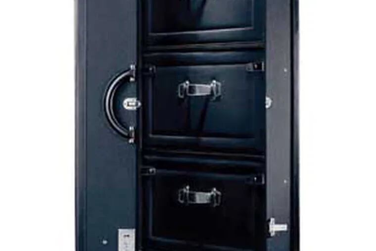 Tumi Townhouse Travel & Business Wardrobe Trunk - Acquire