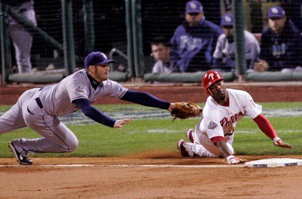 Ryan Howard takes a swing during the game – Stock Editorial Photo