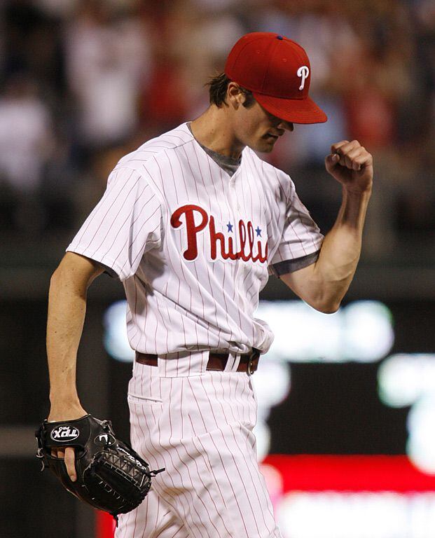 Hamels staying in Philly after signing $144 million deal over six