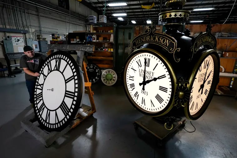 Daylight saving time standard time starts: Change clocks this