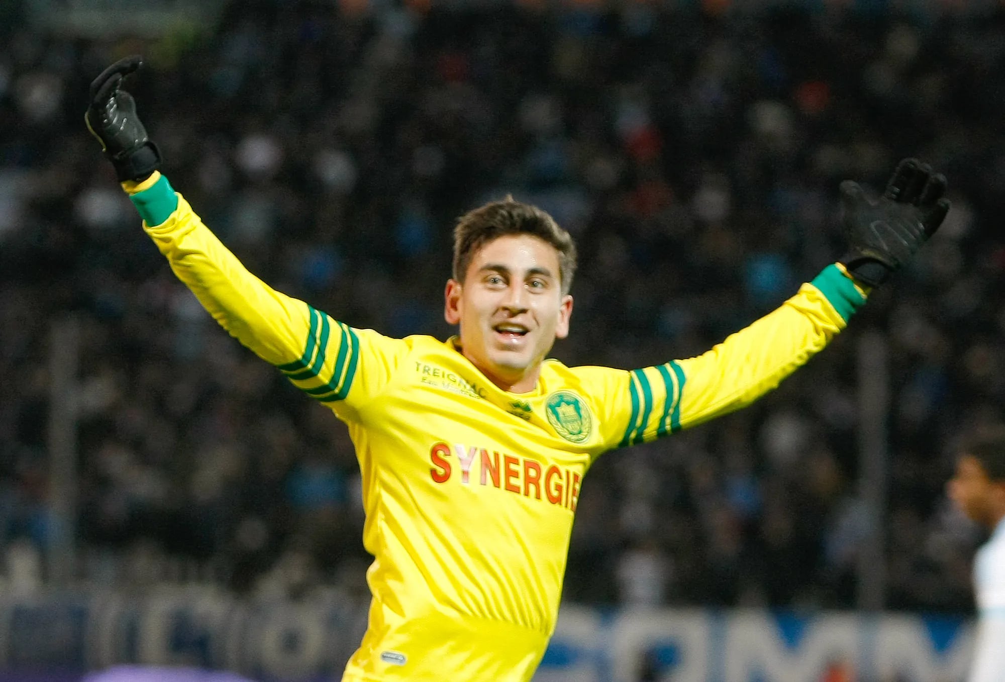 US national team midfielder Alejandro Bedoya signs with