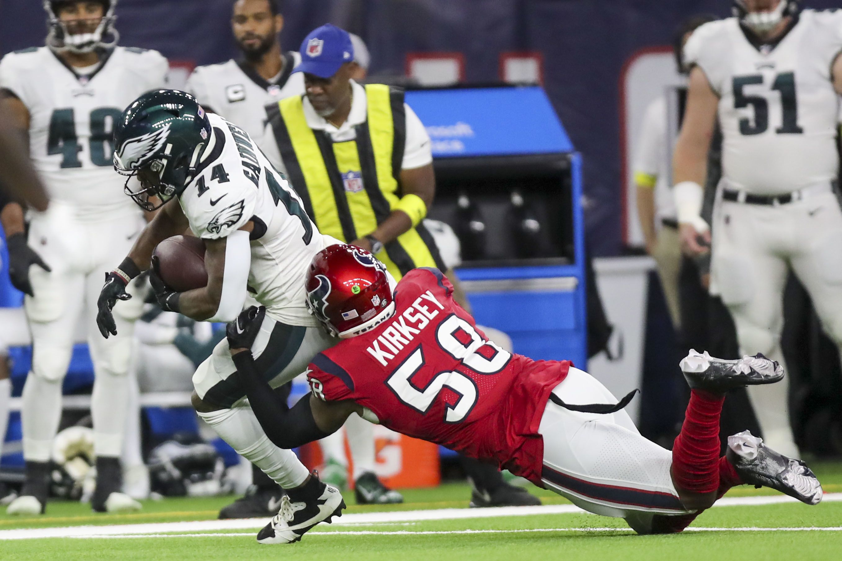 Eagles take the lead vs. Texans on a Kenneth Gainwell TD