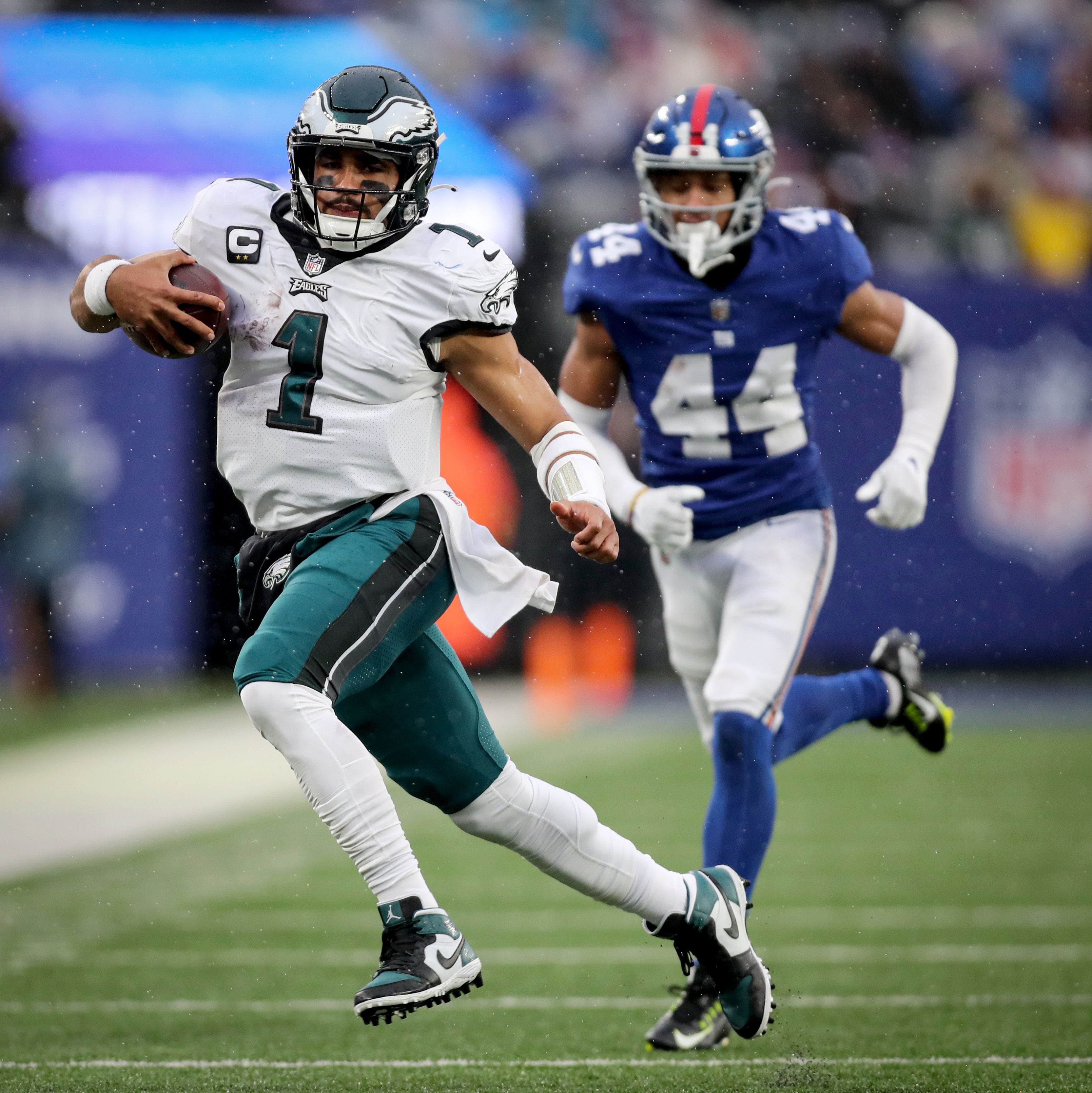 Eagles' Miles Sanders eclipsed 1,000 yards in a rout of the Giants. Bigger  (contract) numbers could be in his future.