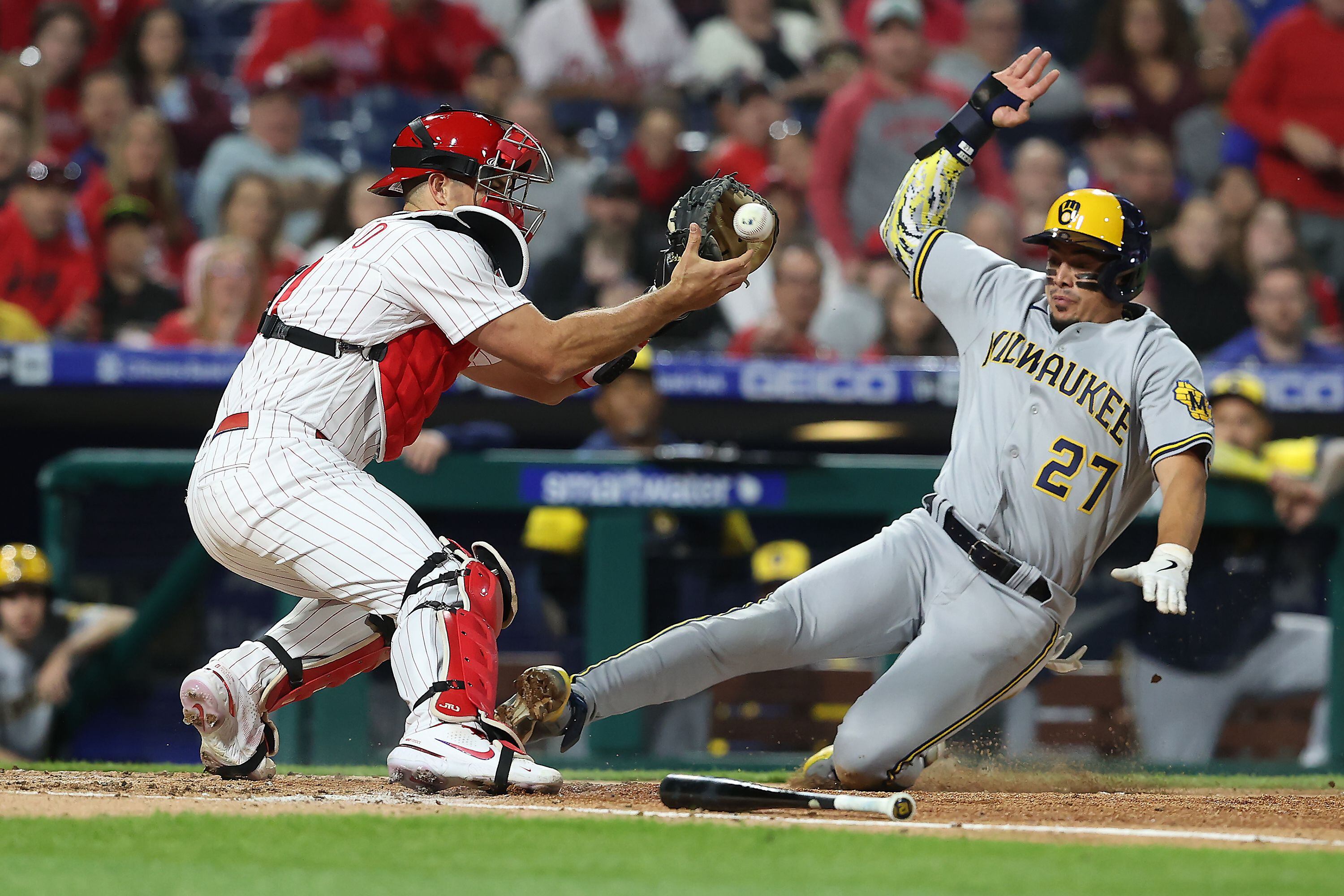 Phillies rally in the 8th for 4-2 win over Brewers as bats finally