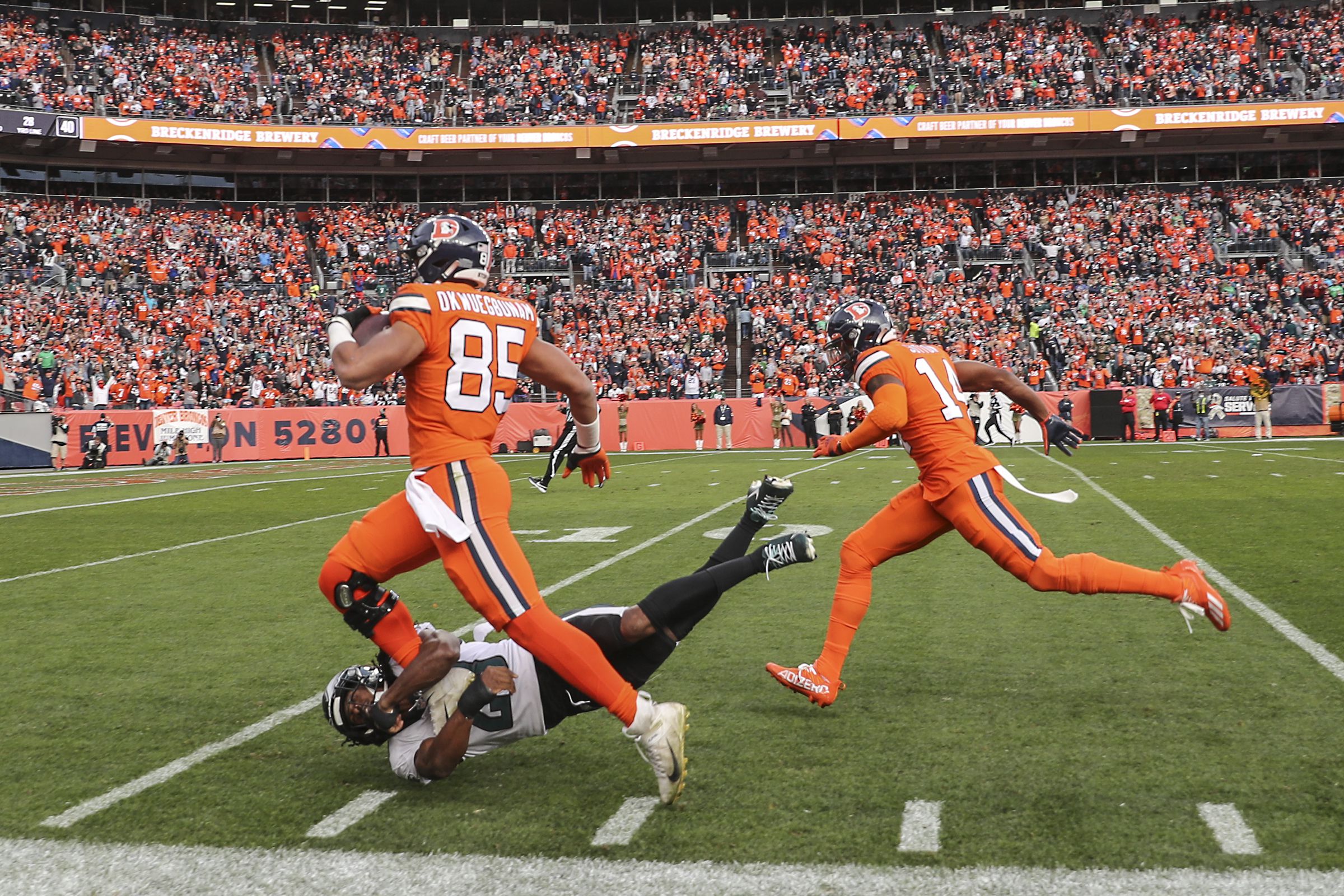 DeVonta Smith (2 TDs) is Jalen Hurts' most lethal weapon in Eagles' 30-13  win over Broncos