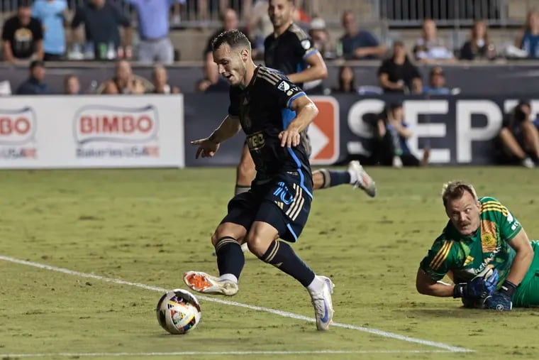 Dániel Gazdag (center) dribbled around Nashville goalkeeper Joe Willis to cap off his hat trick in Saturday's 3-0 win at Subaru Park.