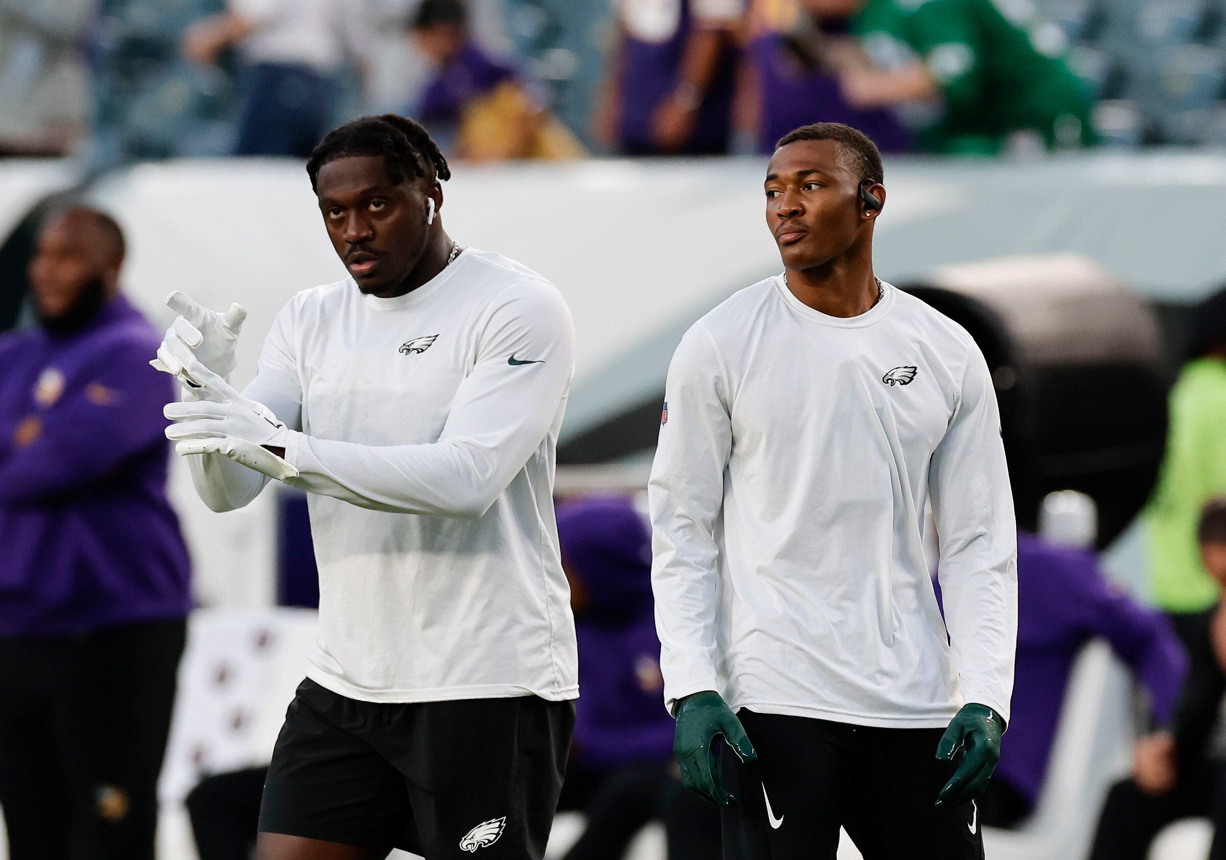 Justin Jefferson sports Randy Moss Pro Bowl jersey during warmups