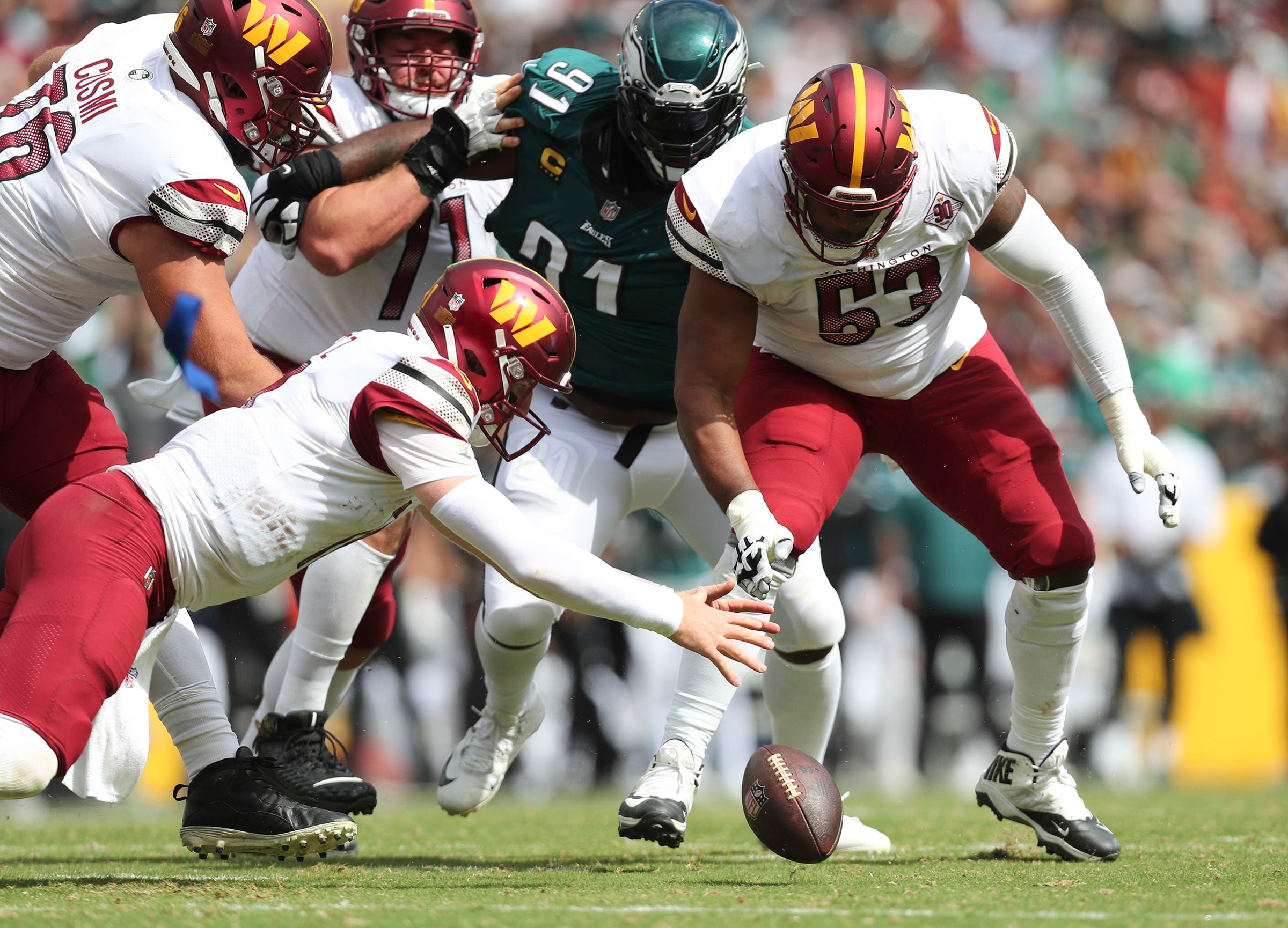 Eagles finally bench Carson Wentz in the middle of another bad game, turn  to Jalen Hurts