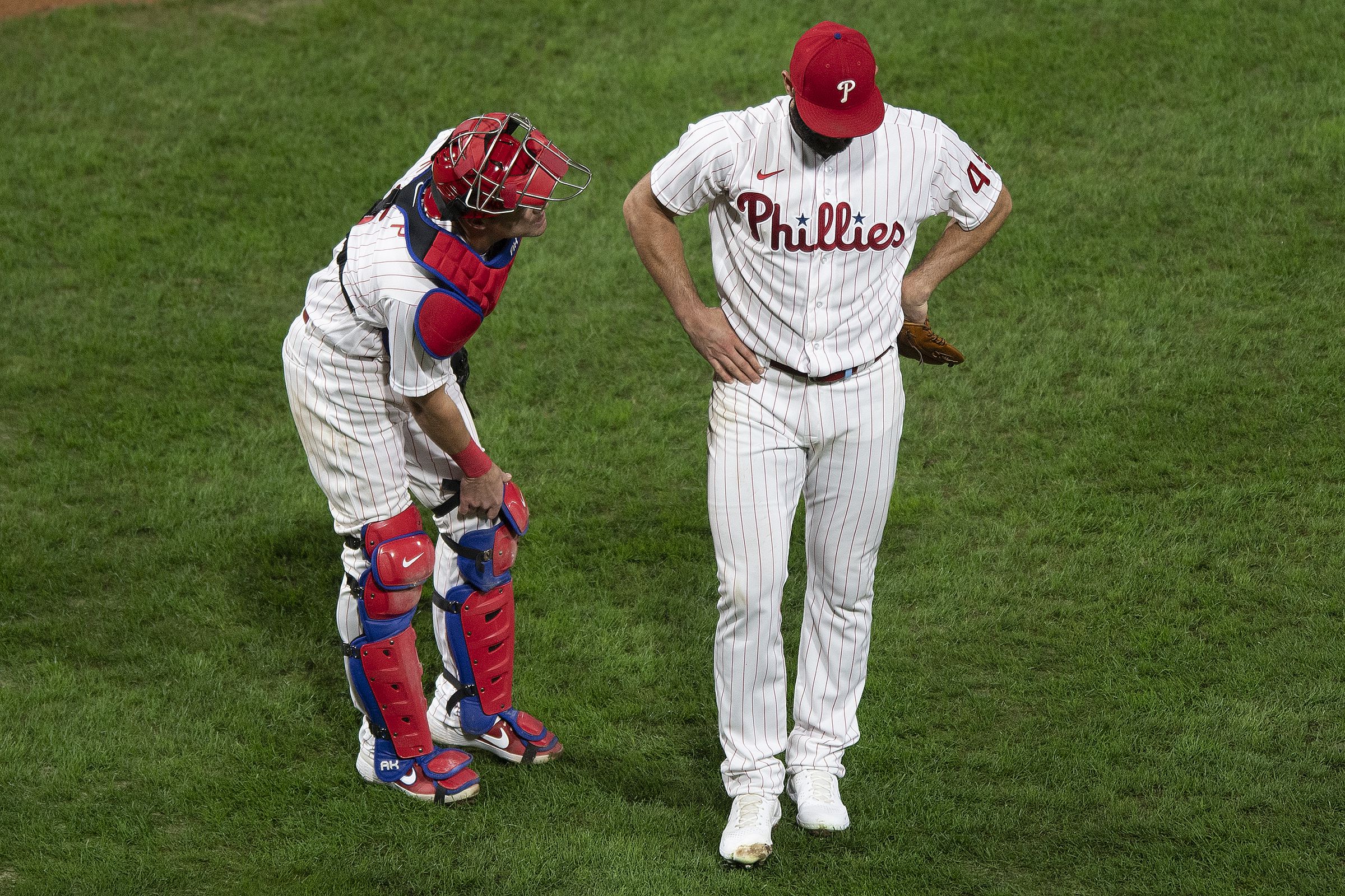 Rhys Hoskins CARTED OFF FIELD AFTER BAD LEG INJURY