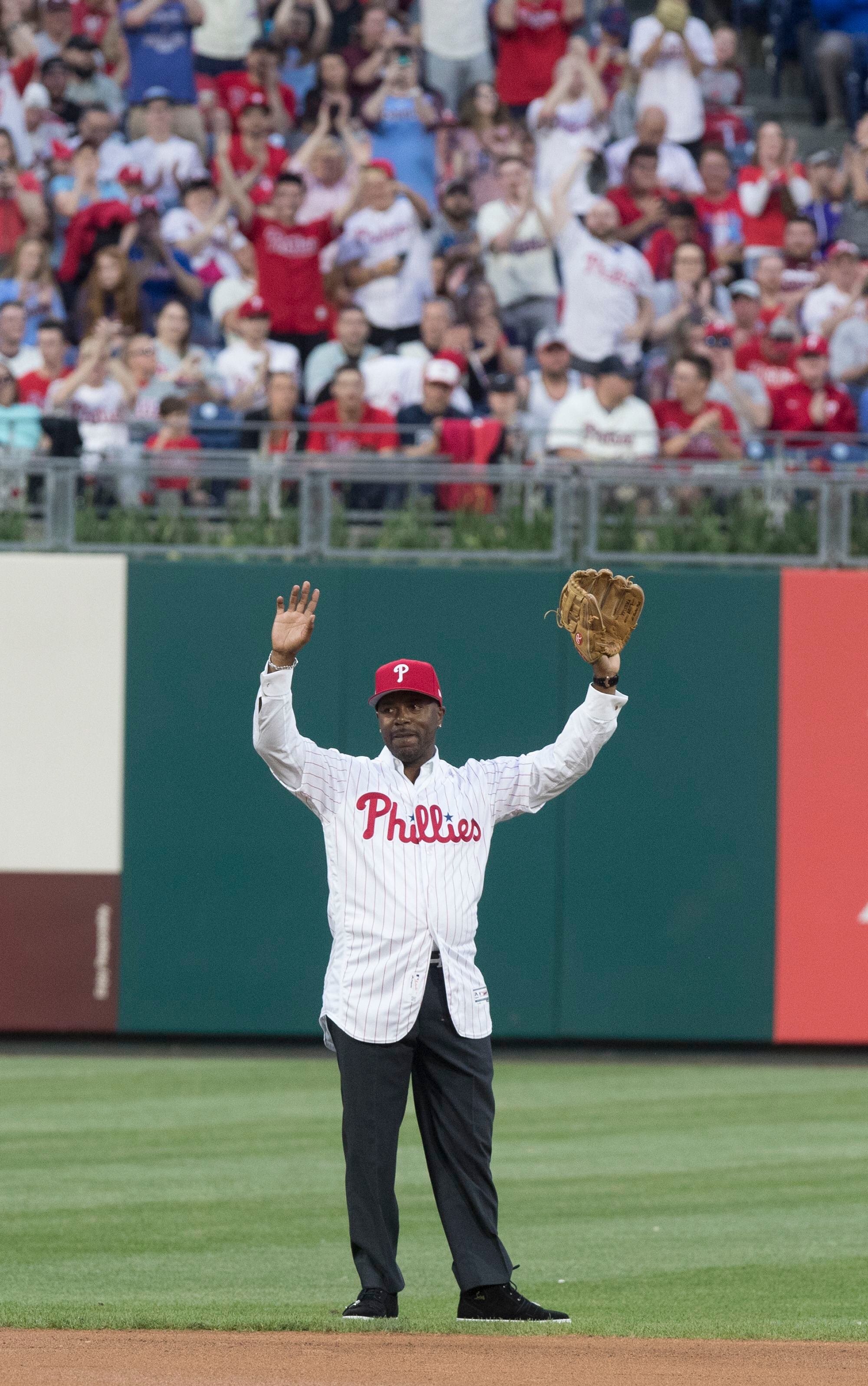 Philadelphia Phillies shortstop Jimmy Rolins puts out the New York