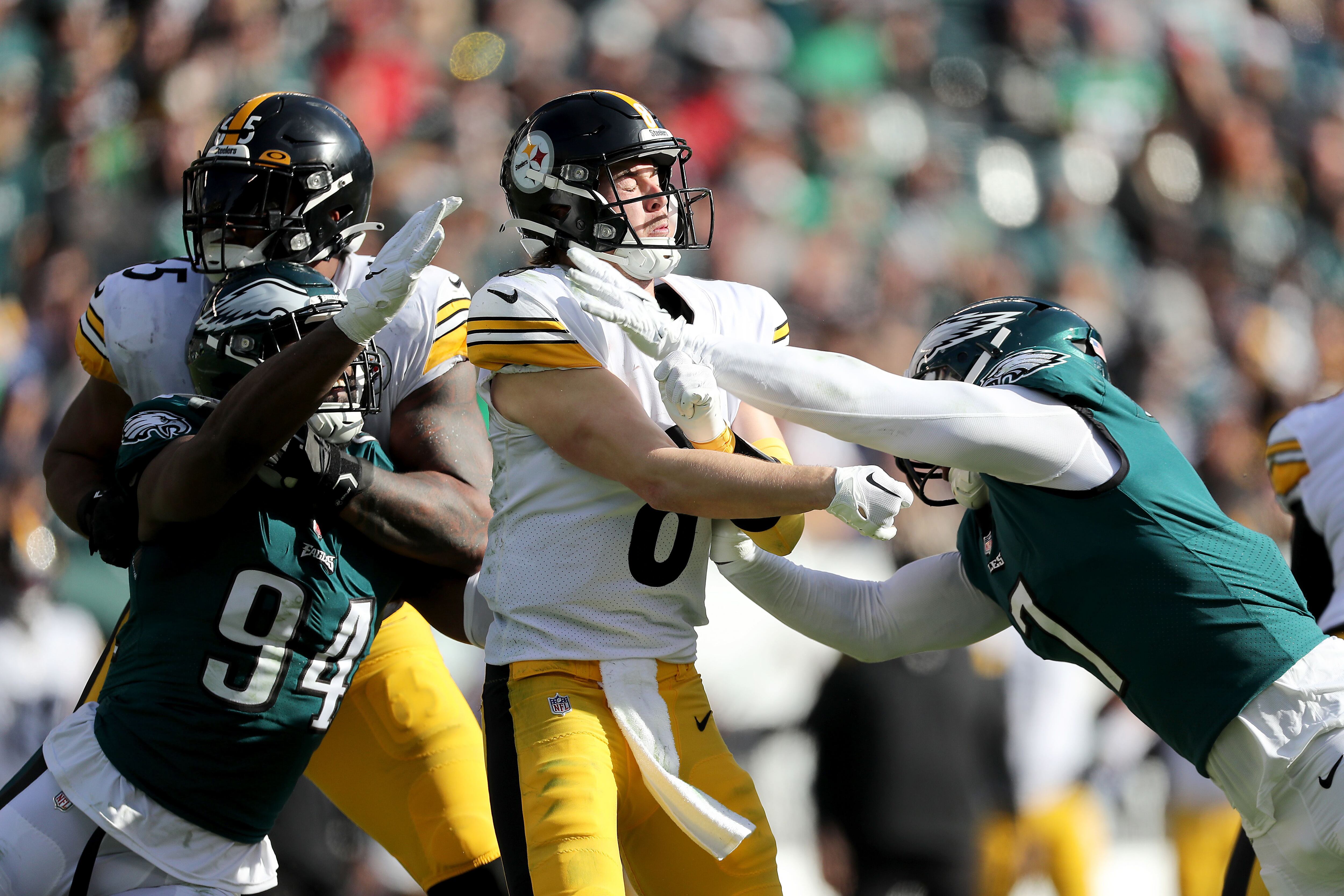 Steelers fall to Eagles, 35-13